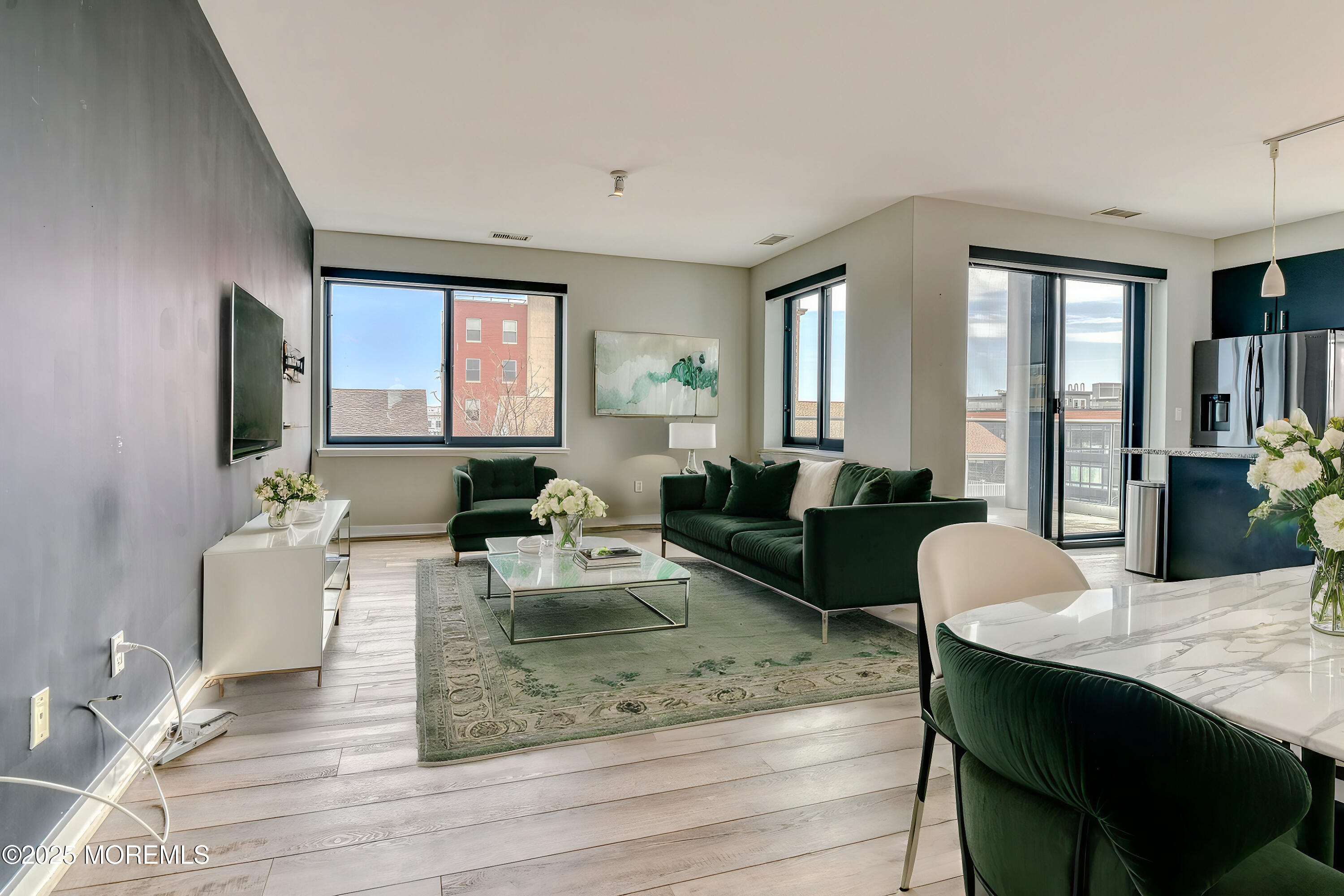 510 Monroe Avenue, 403