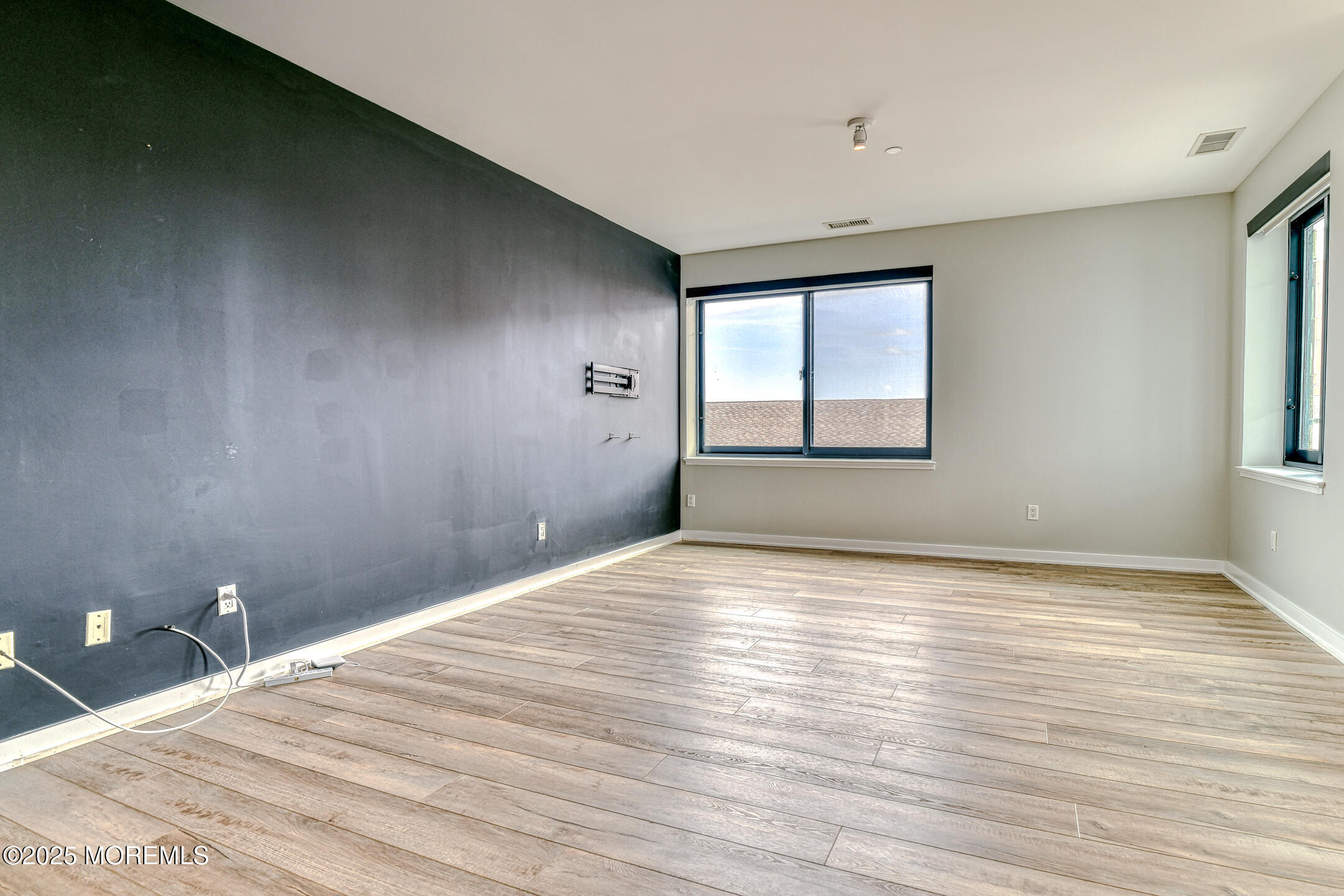510 Monroe Avenue, 403