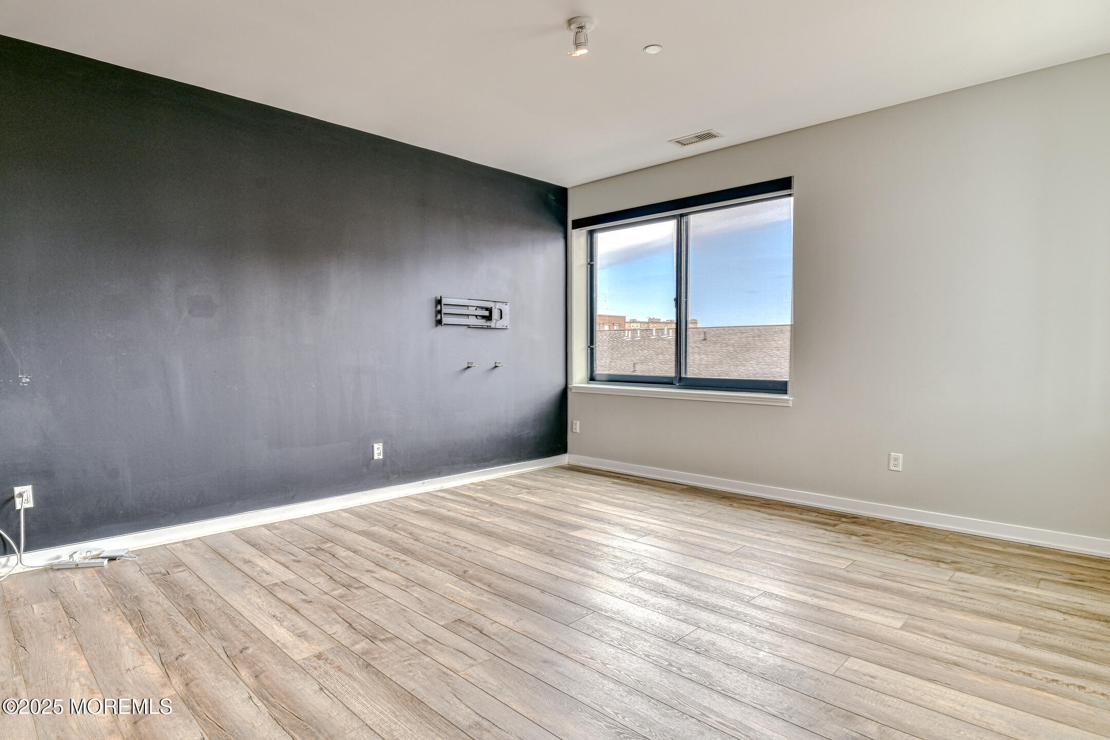 510 Monroe Avenue, 403