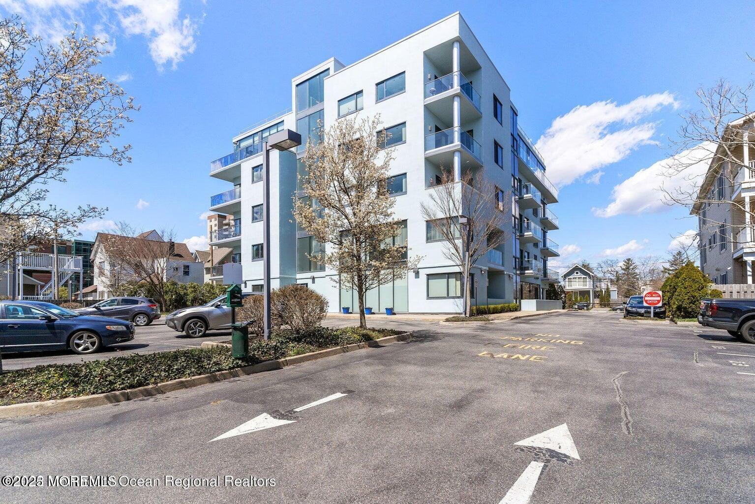 510 Monroe Avenue, 403