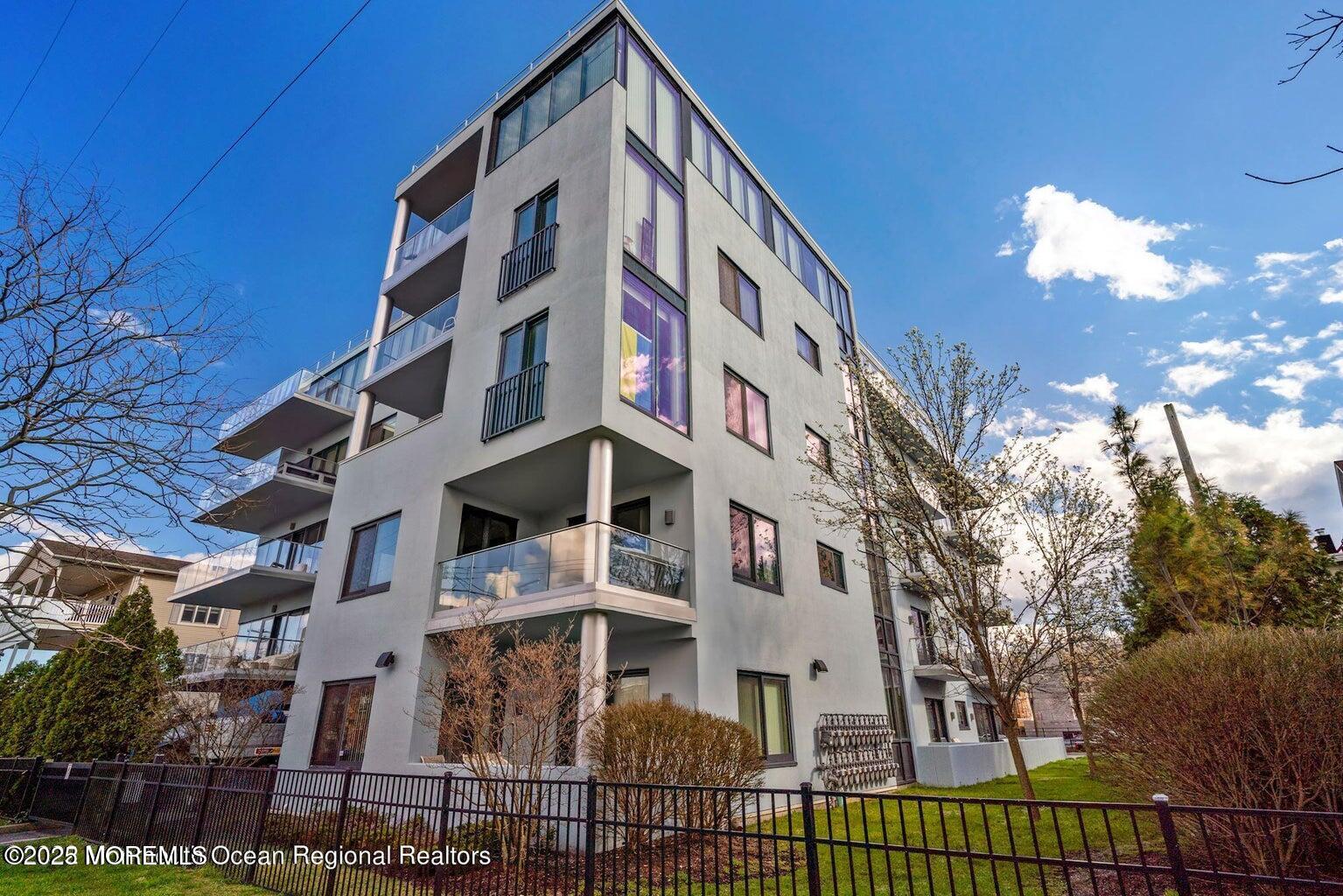 510 Monroe Avenue, 403