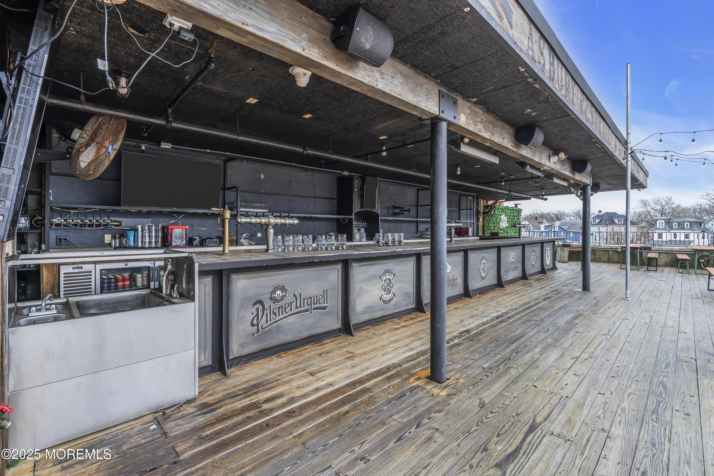 527 Lake Avenue