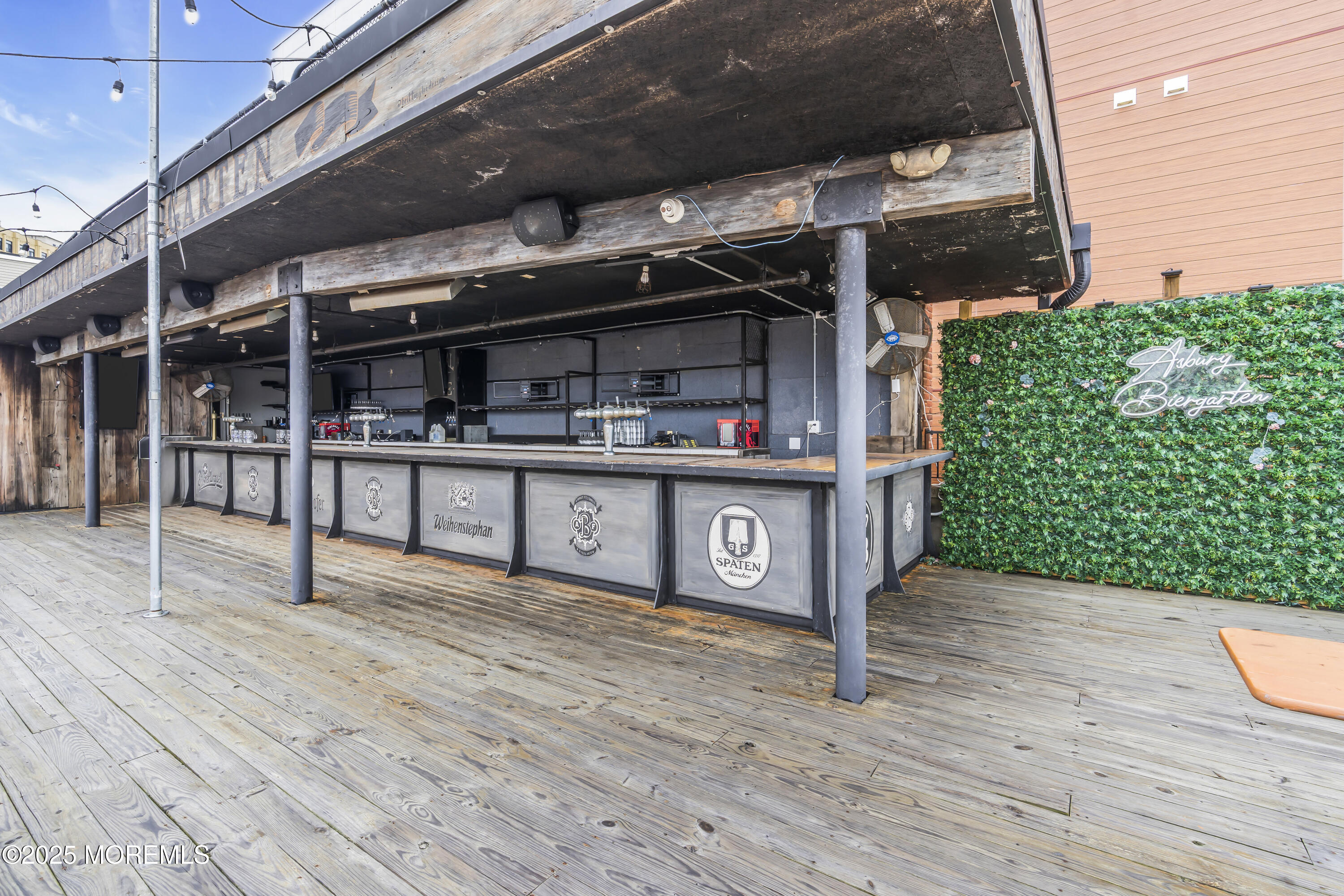 527 Lake Avenue