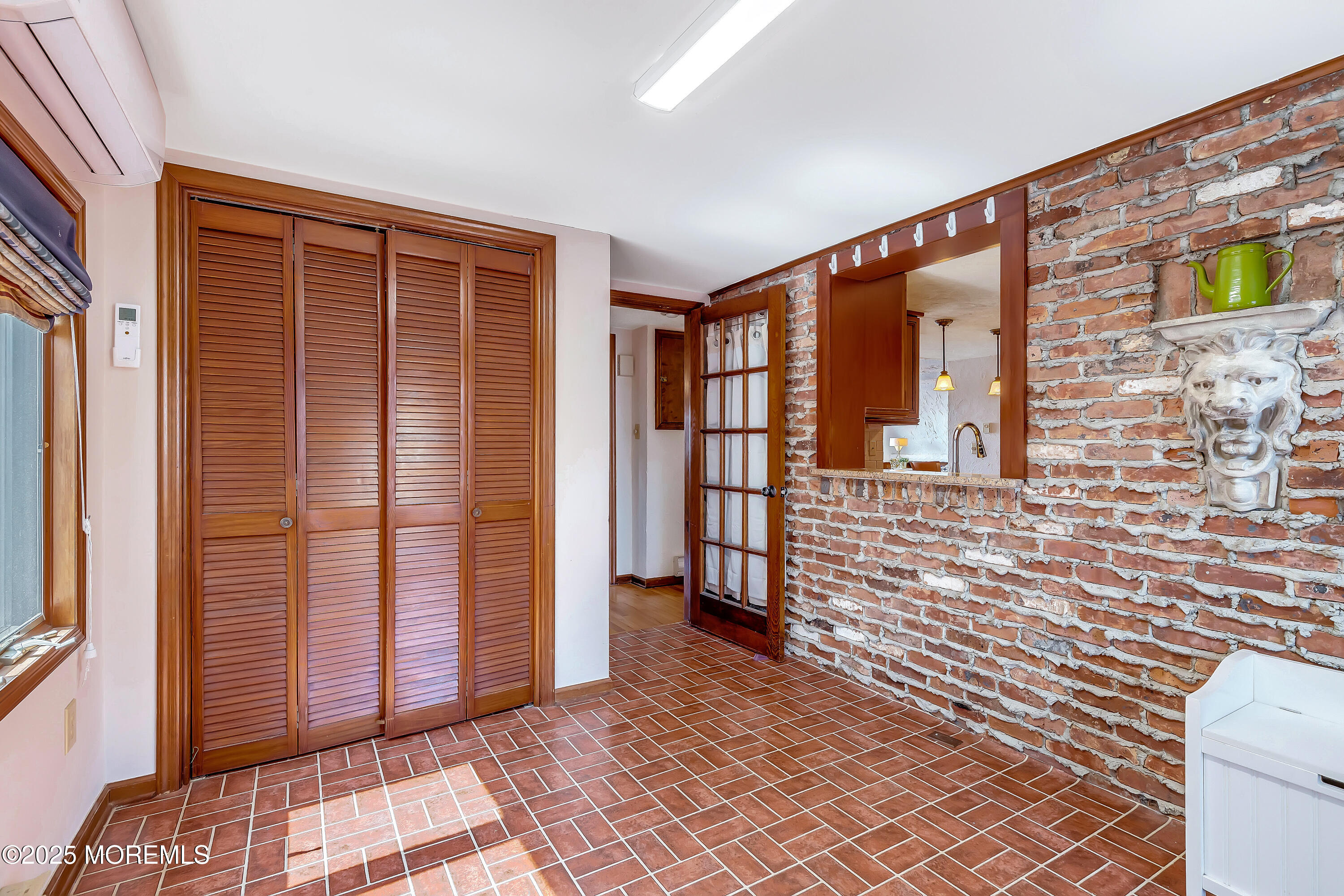 148 Royal Drive