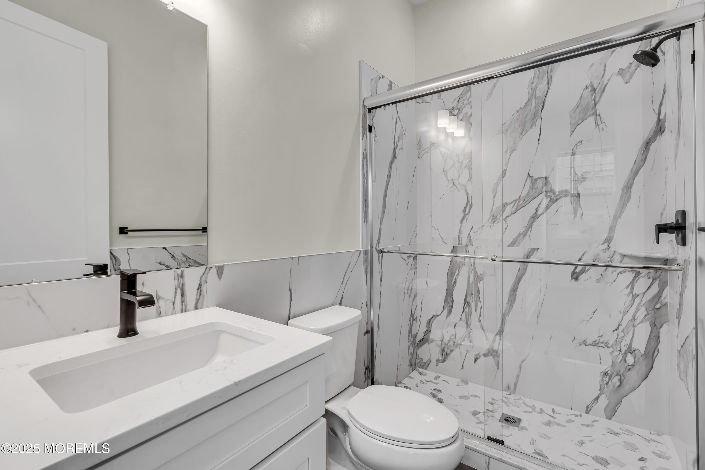 527 Bangs Avenue, 214