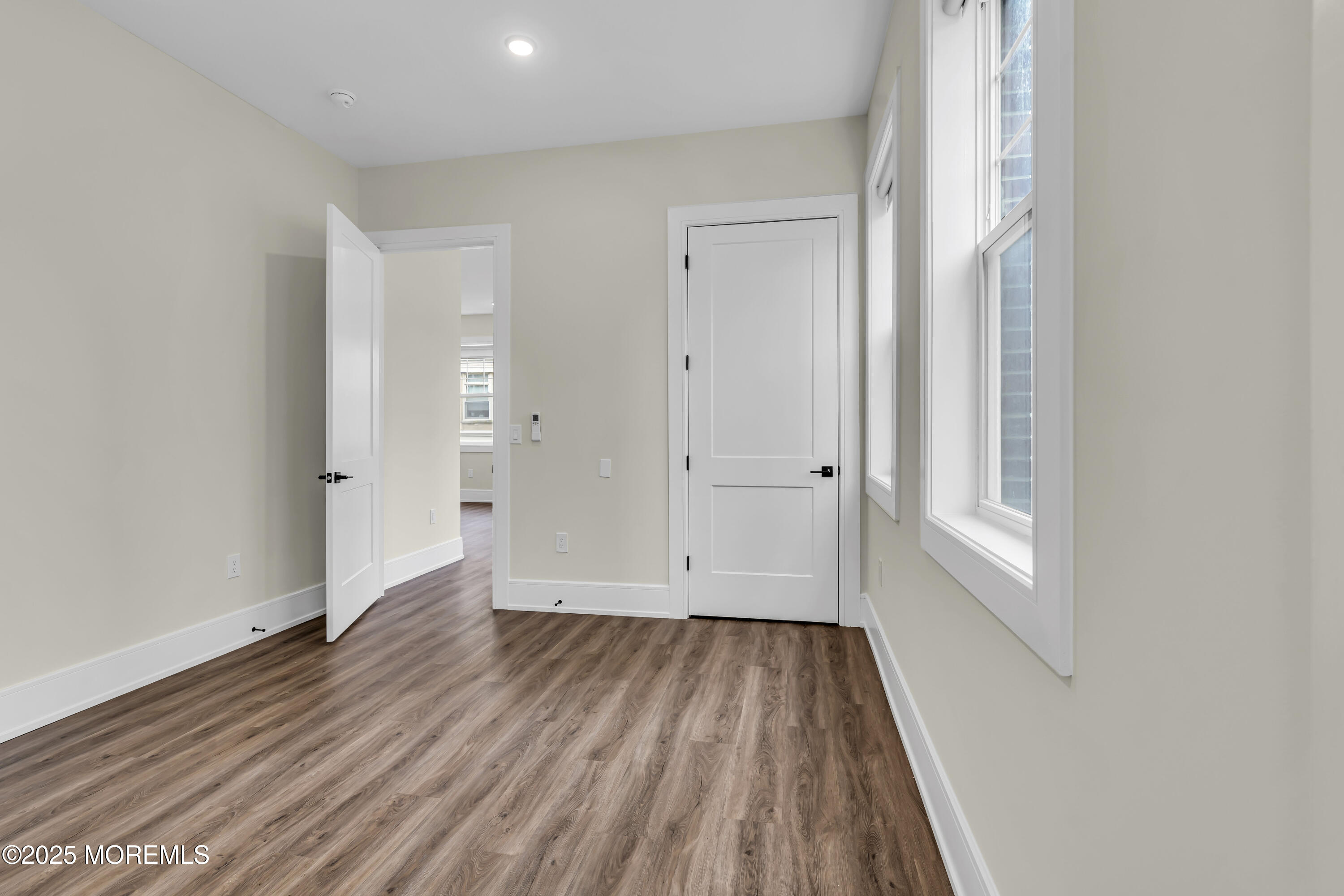 527 Bangs Avenue, 214