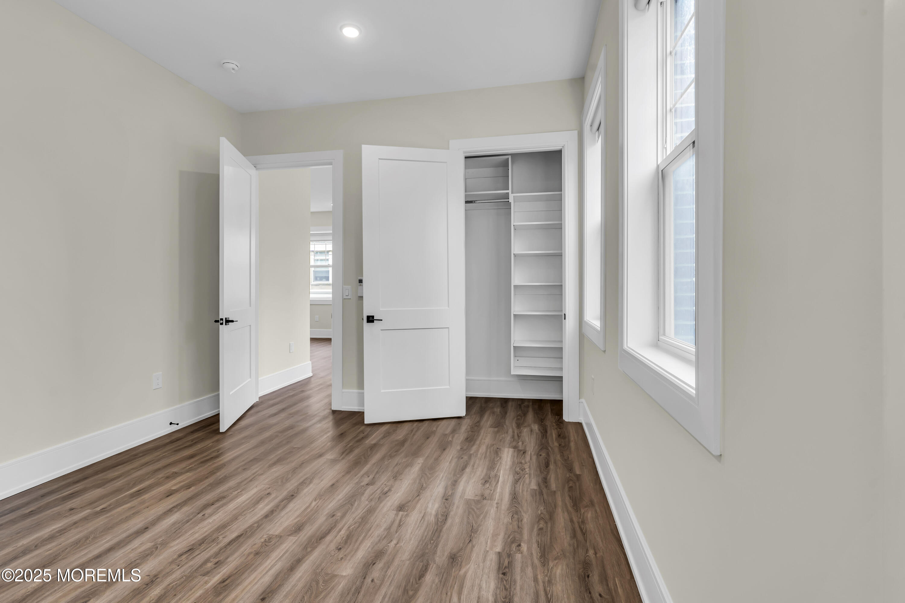527 Bangs Avenue, 214
