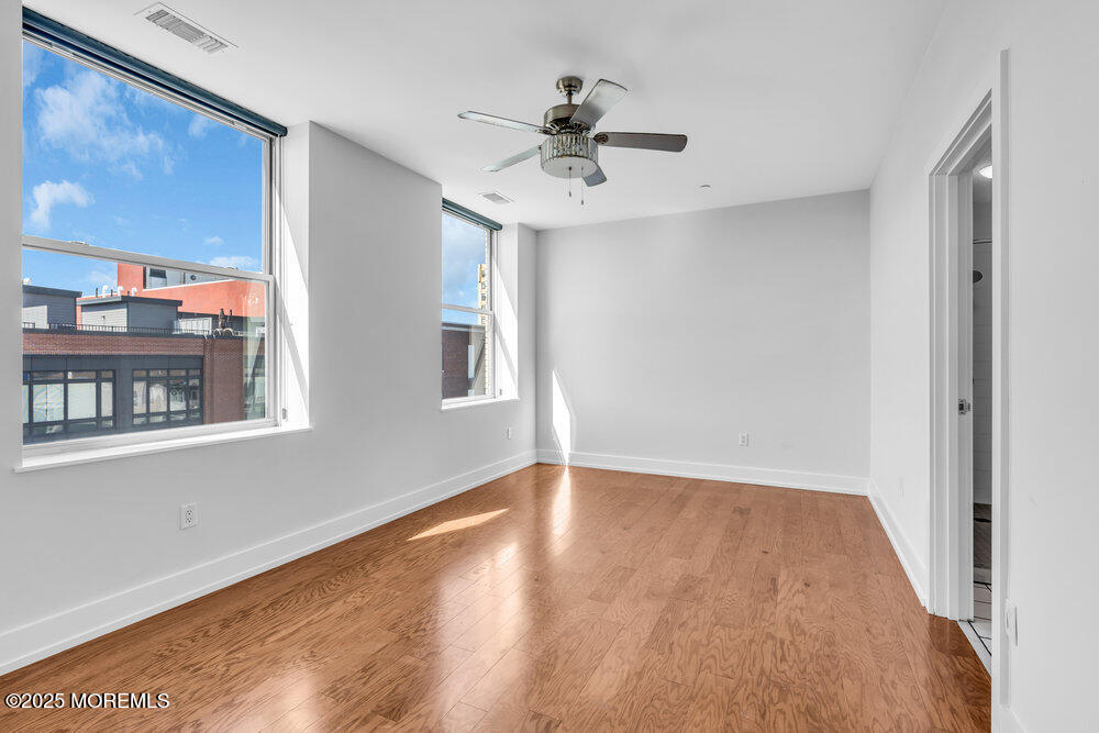 501 Grand Avenue, 4D