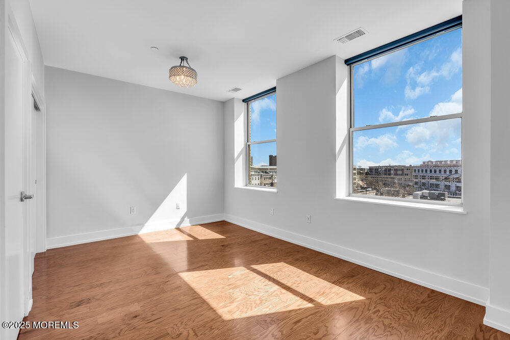 501 Grand Avenue, 4D