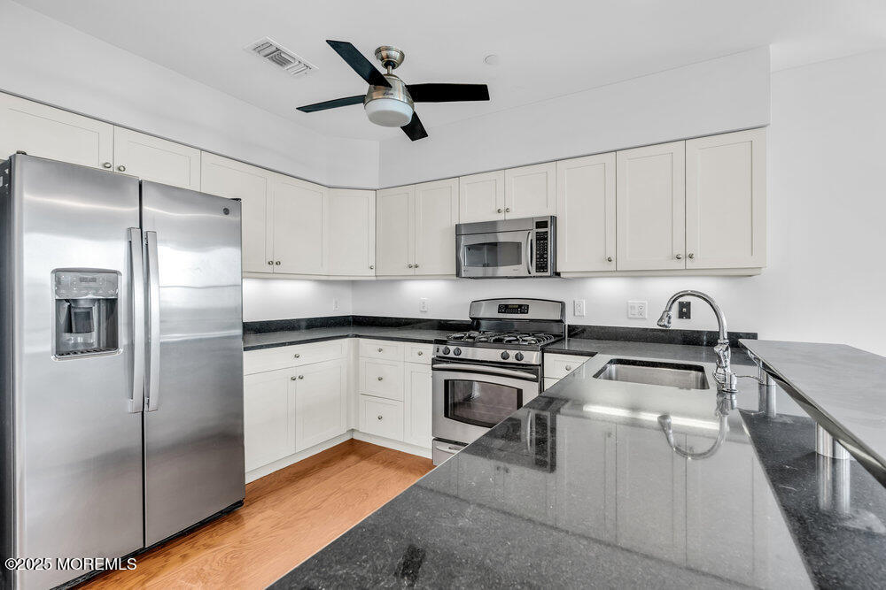 501 Grand Avenue, 4D