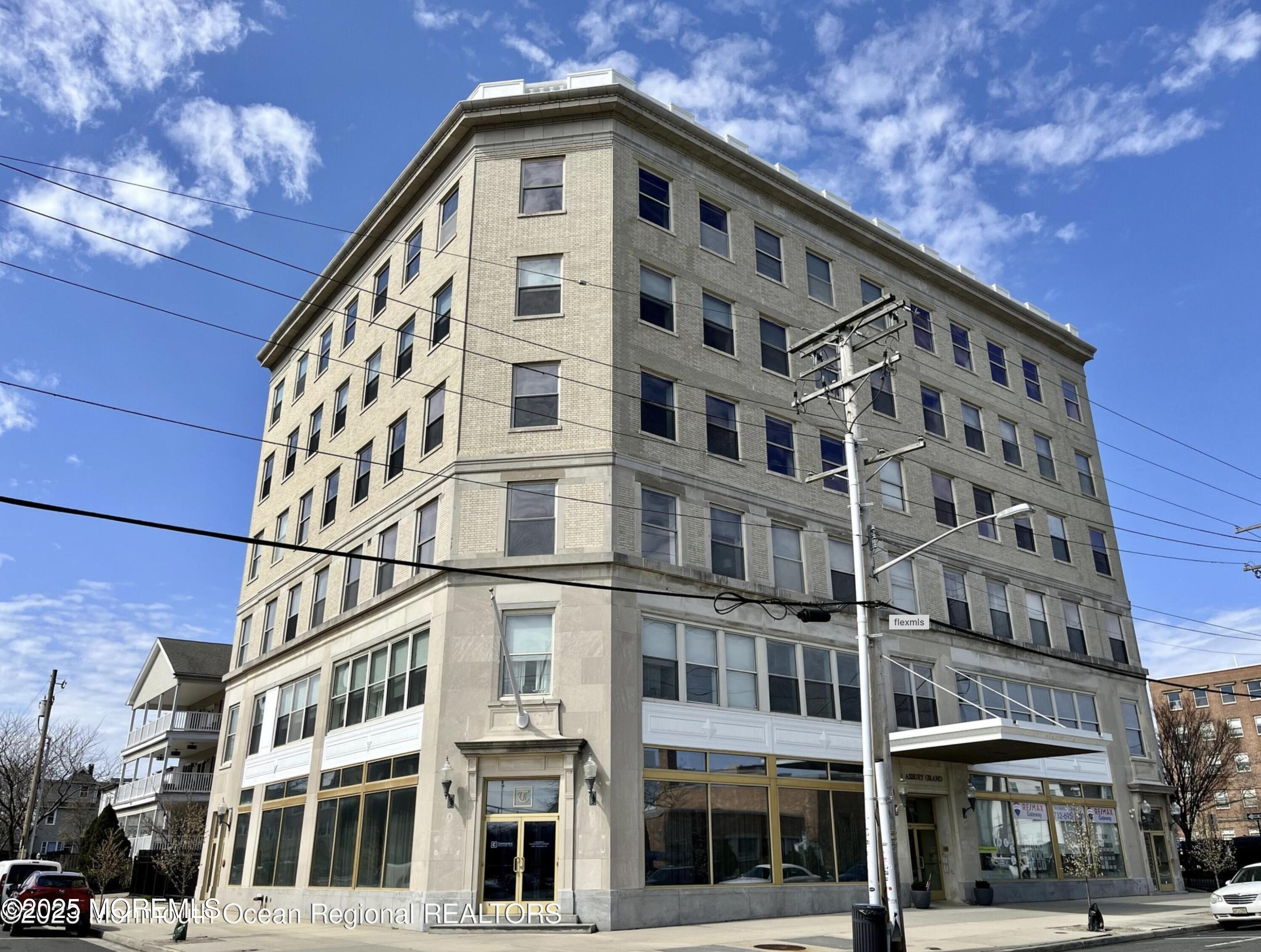 501 Grand Avenue, 4D