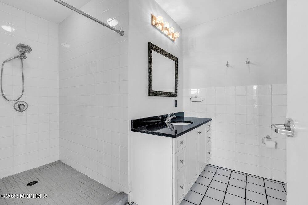 501 Grand Avenue, 4D