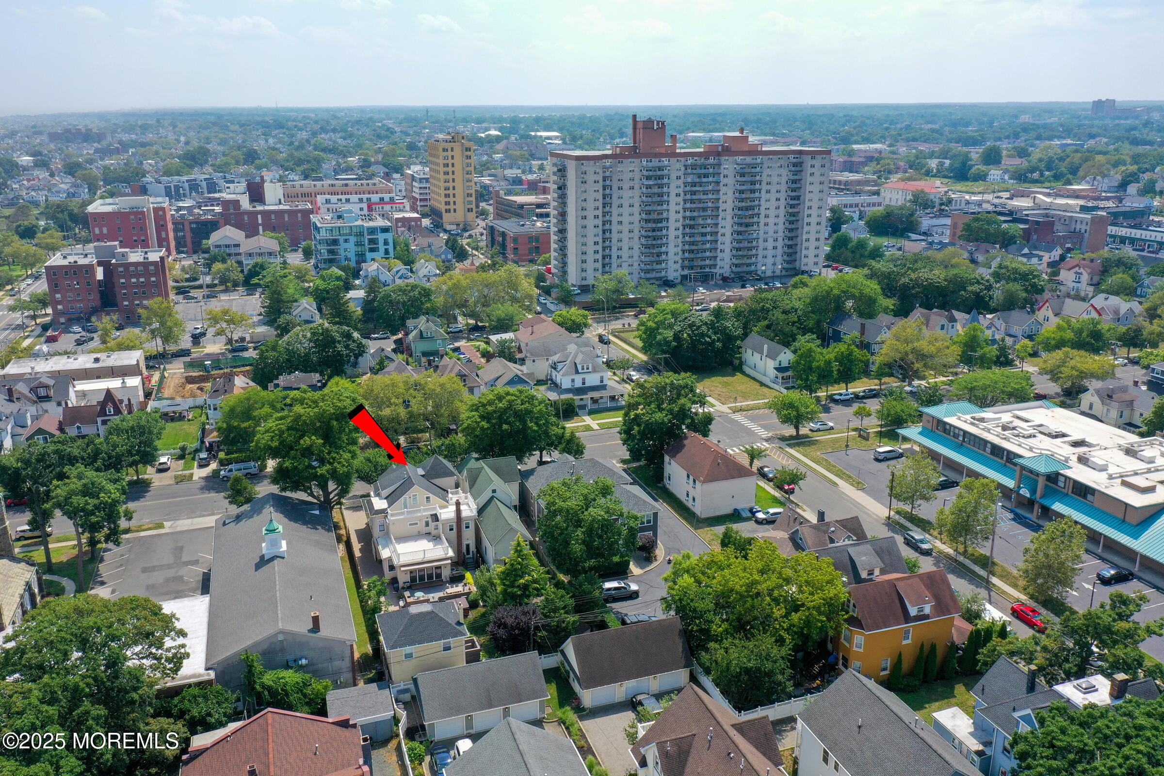 511 Asbury Avenue, Carriage House