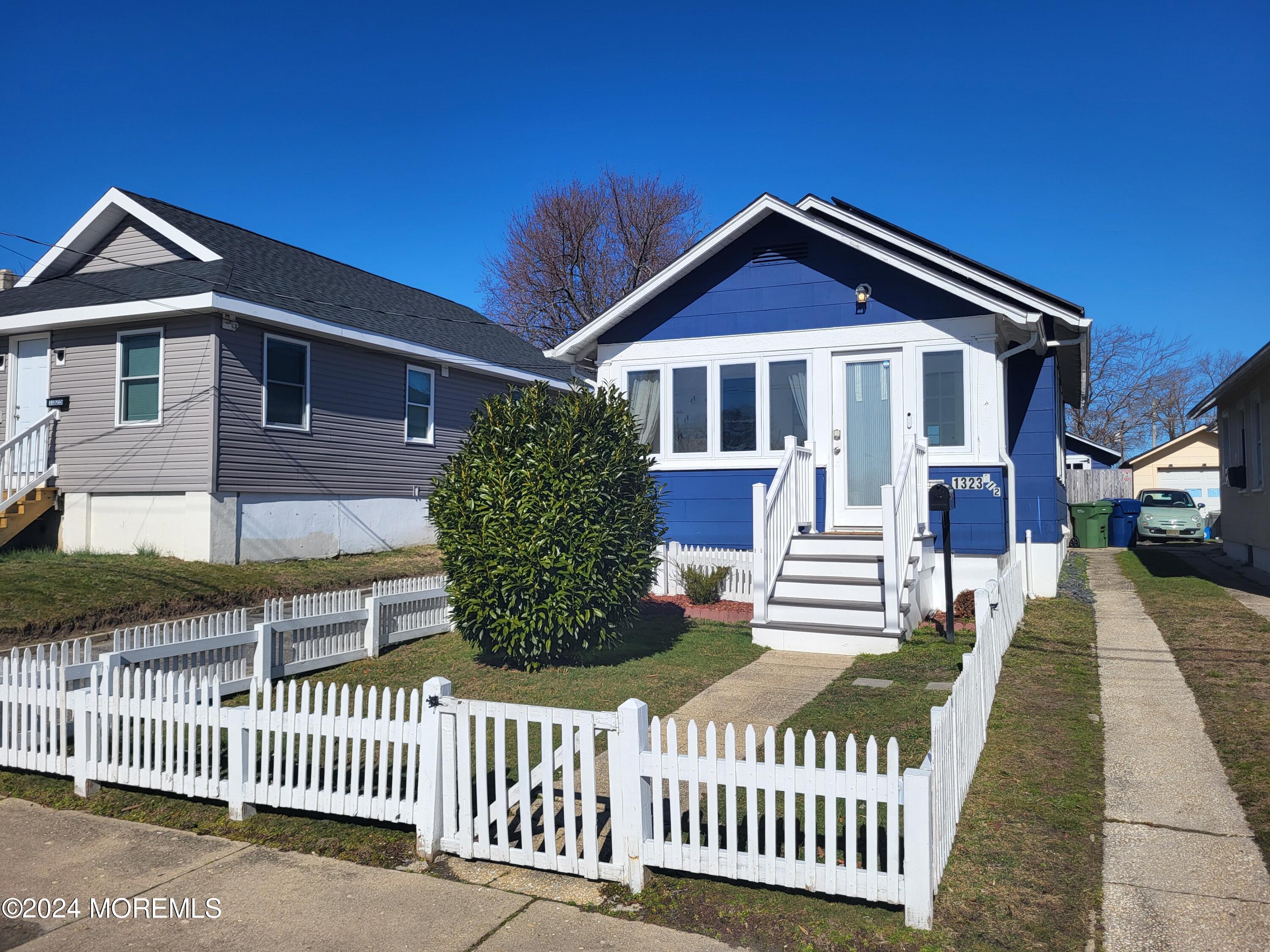 1323 & 1/2 9th Avenue