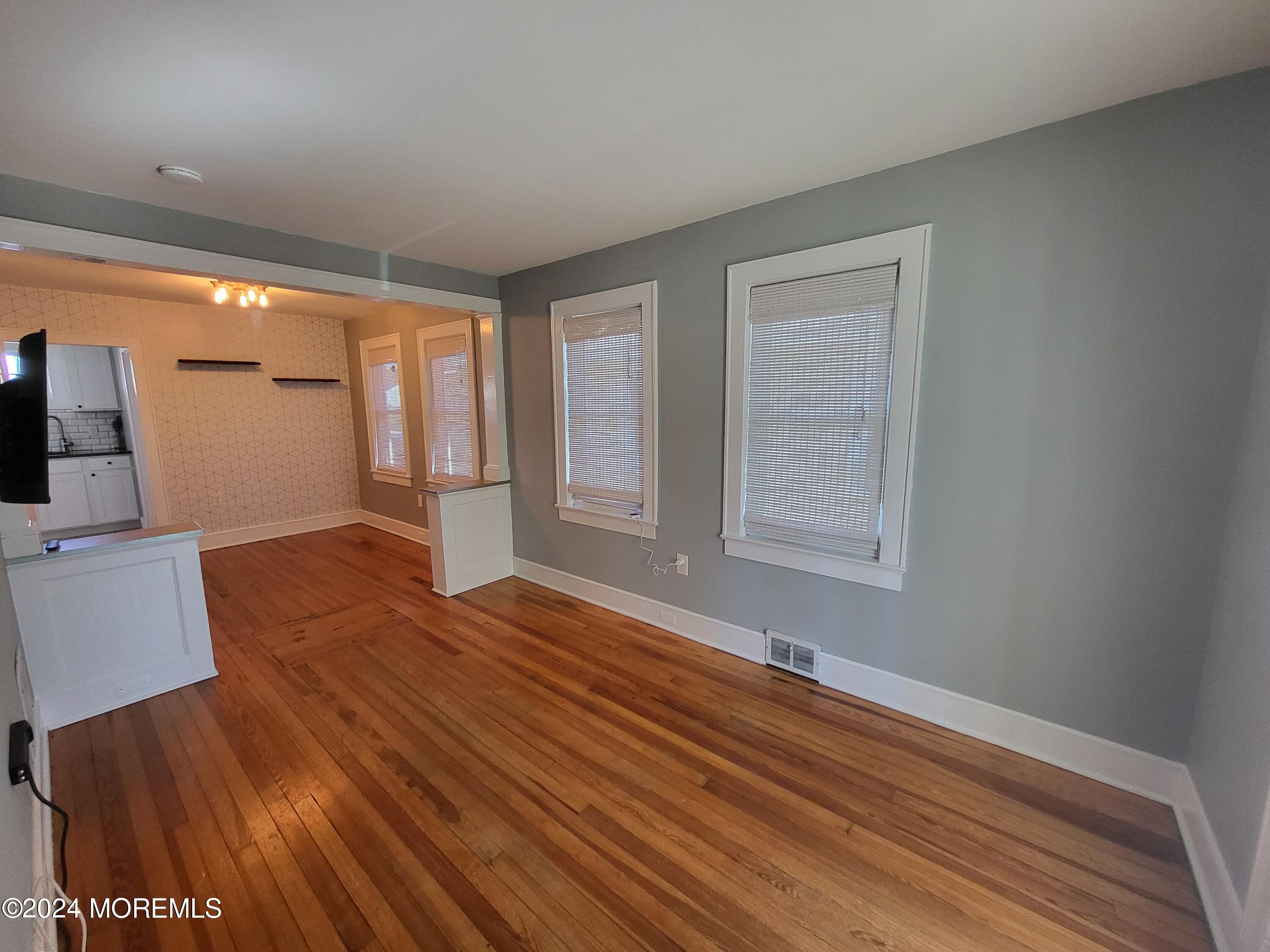 1323 & 1/2 9th Avenue