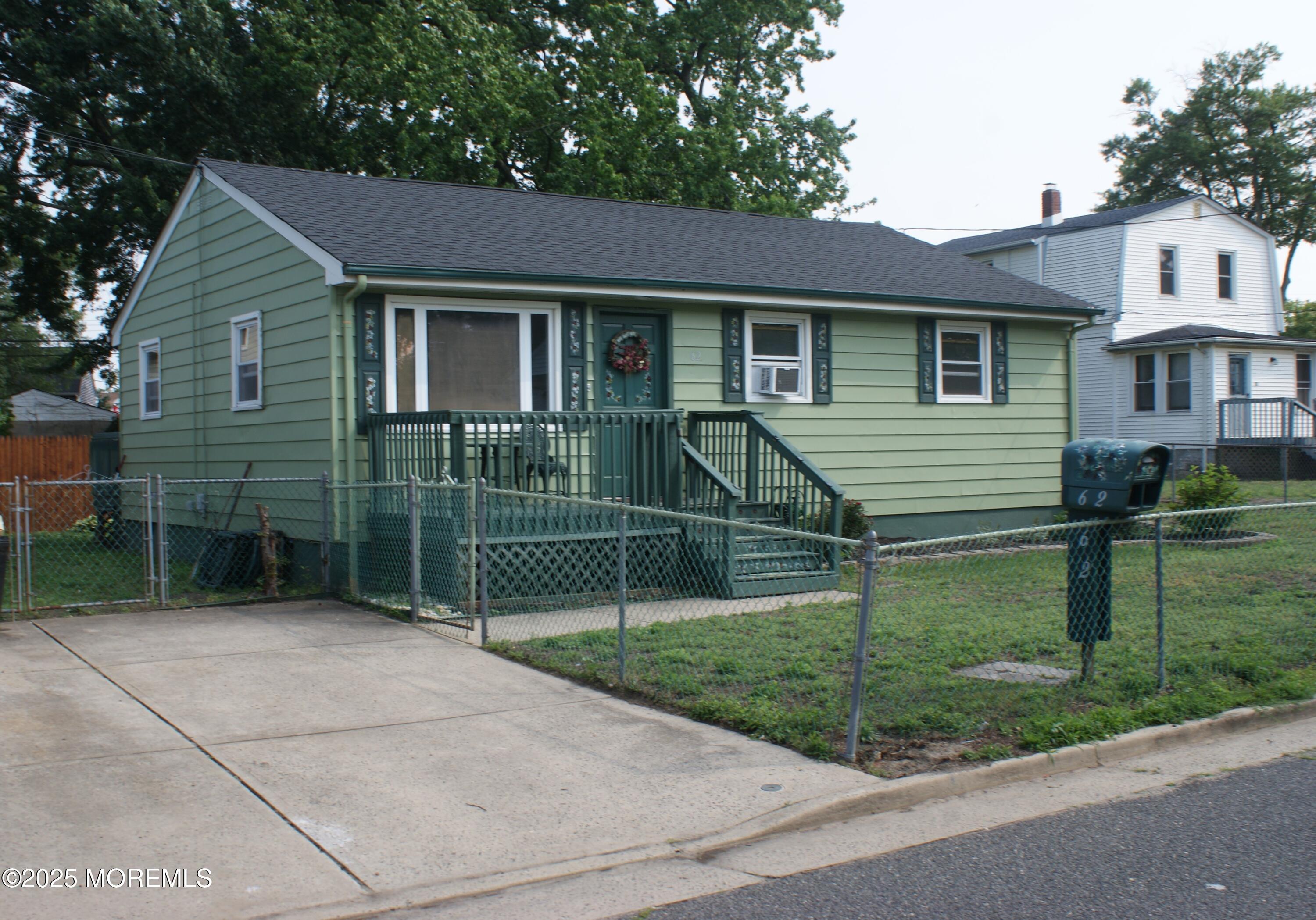 62 Roland Street