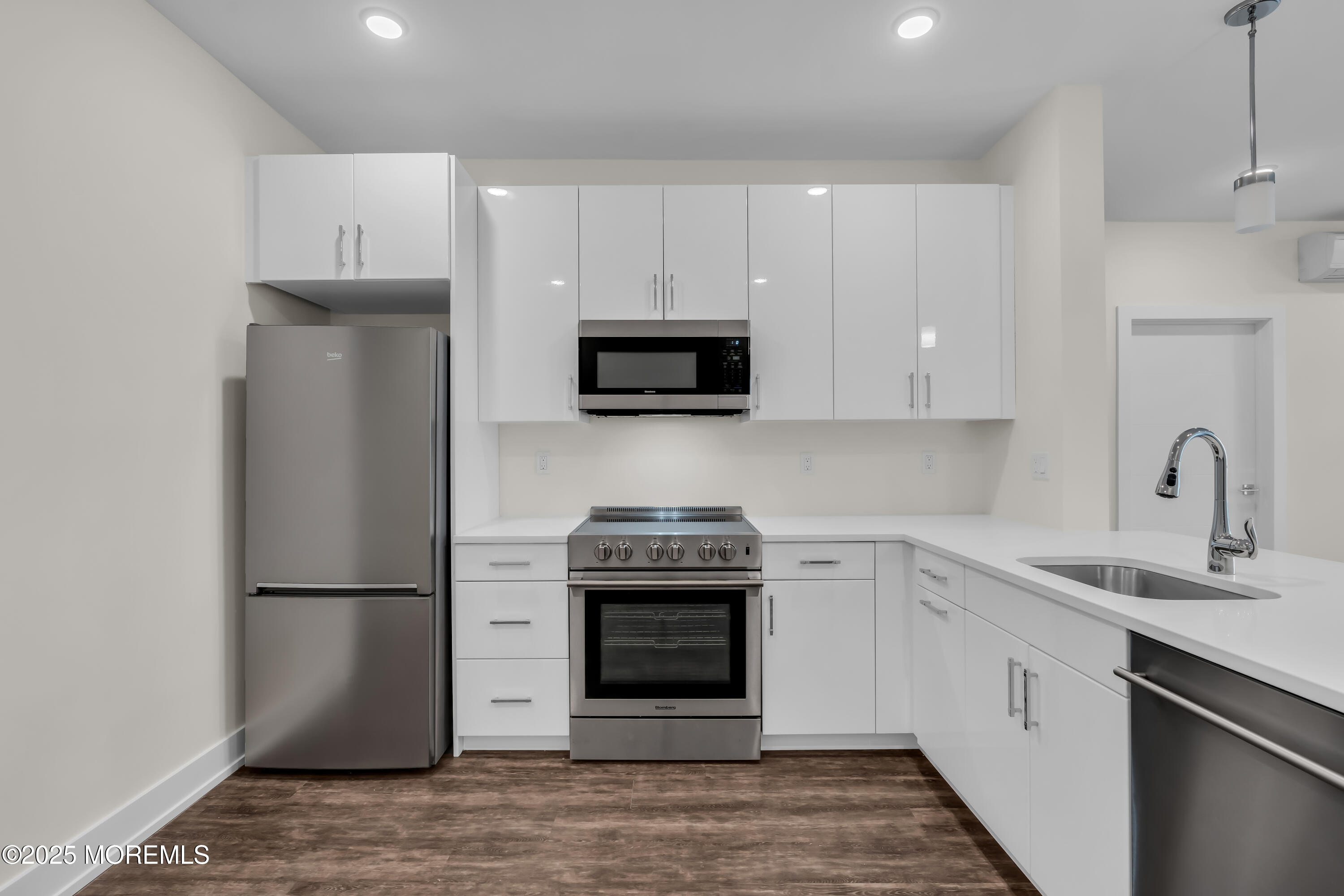 521 Lake Avenue 415