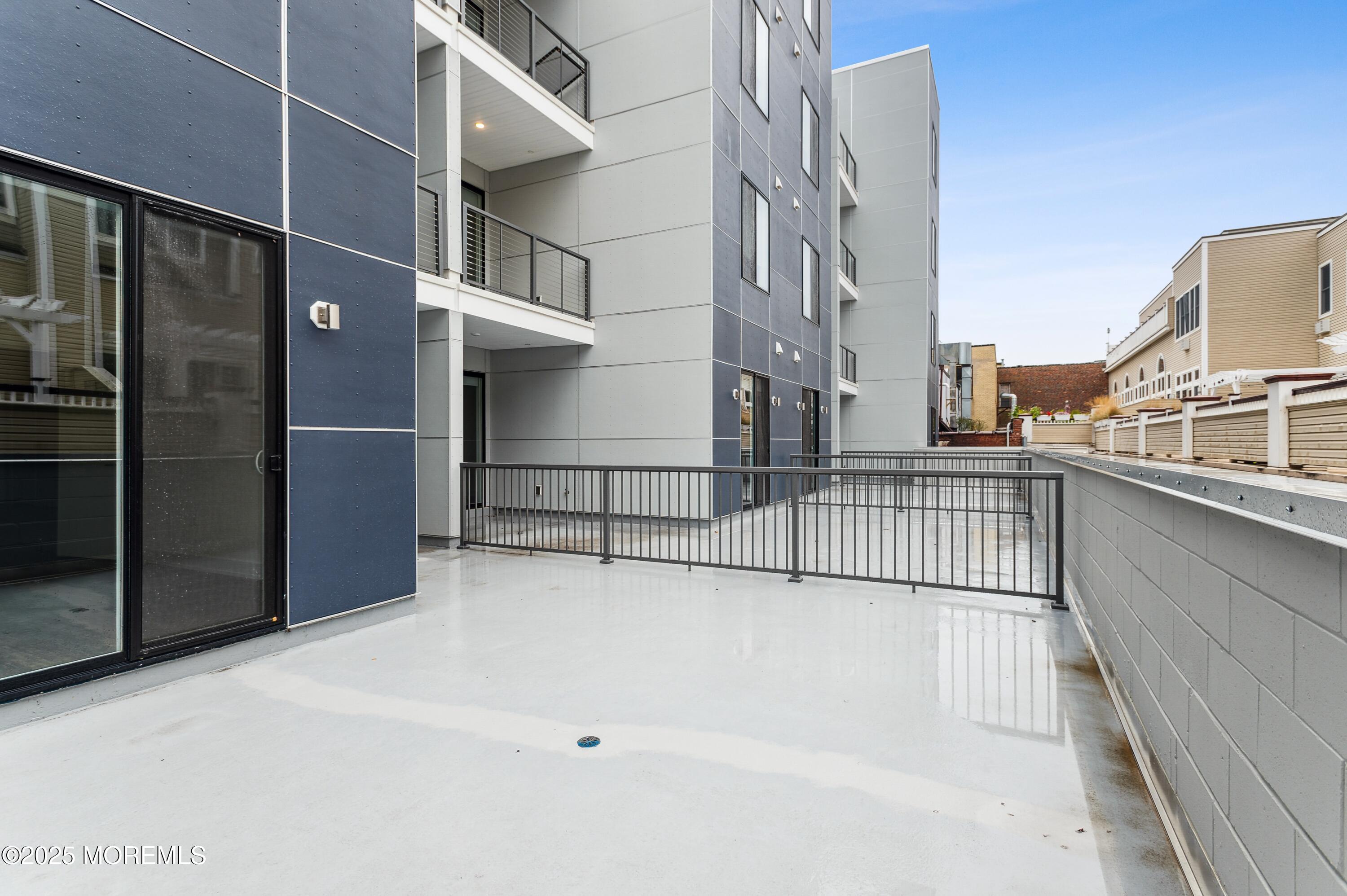 521 Lake Avenue 415