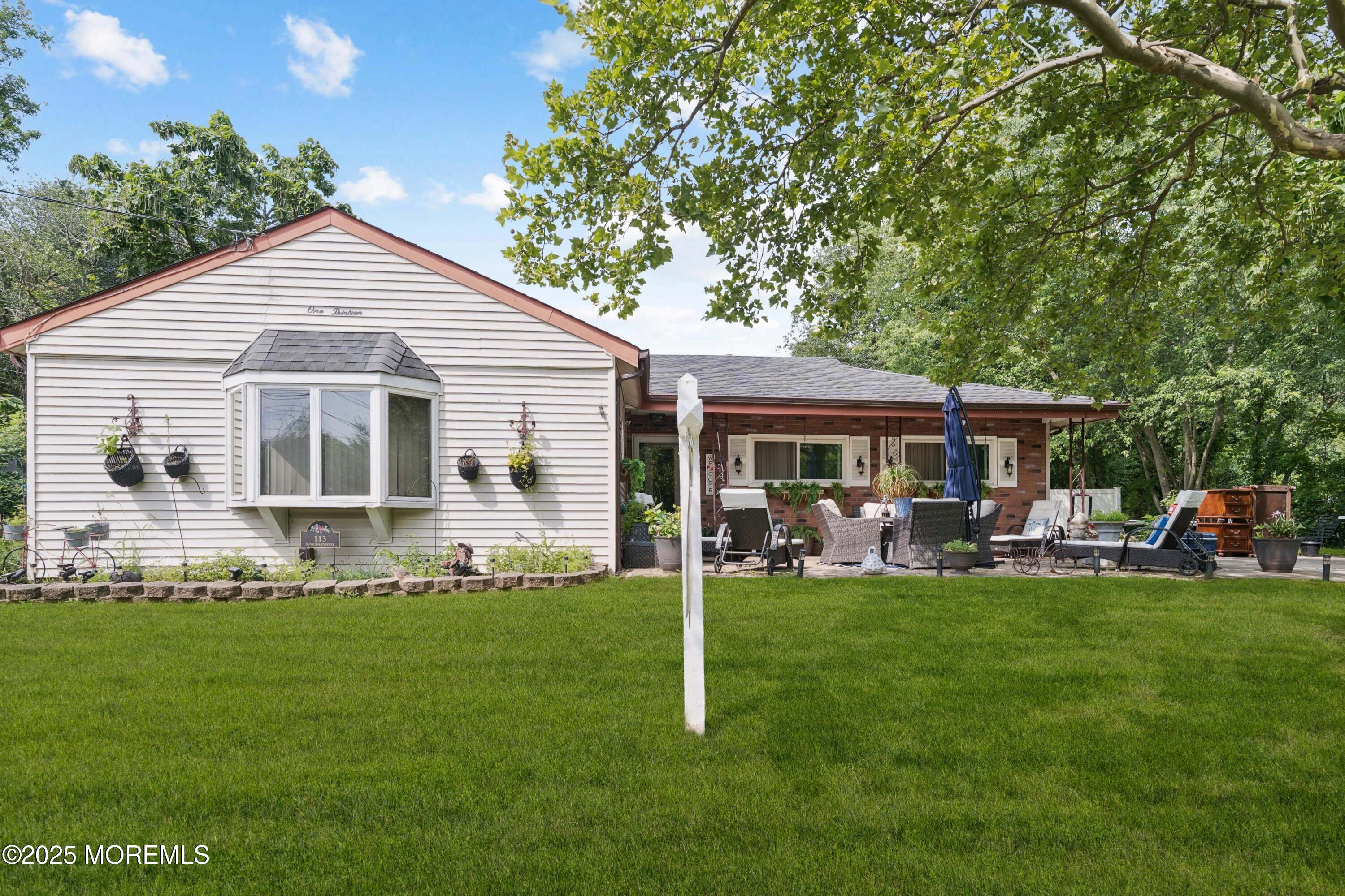 113 Sunshine Parkway
