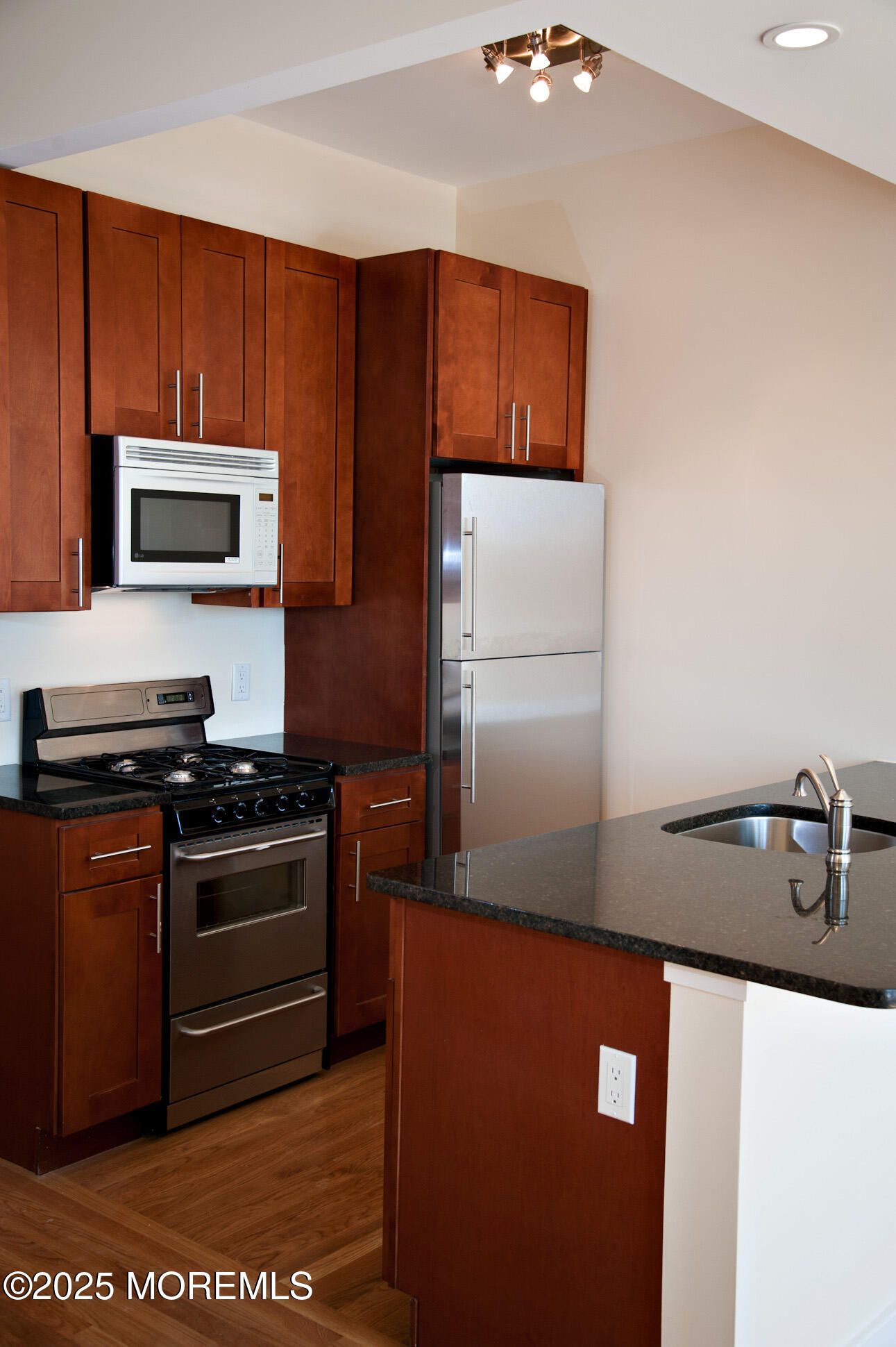 550 Cookman Avenue 221