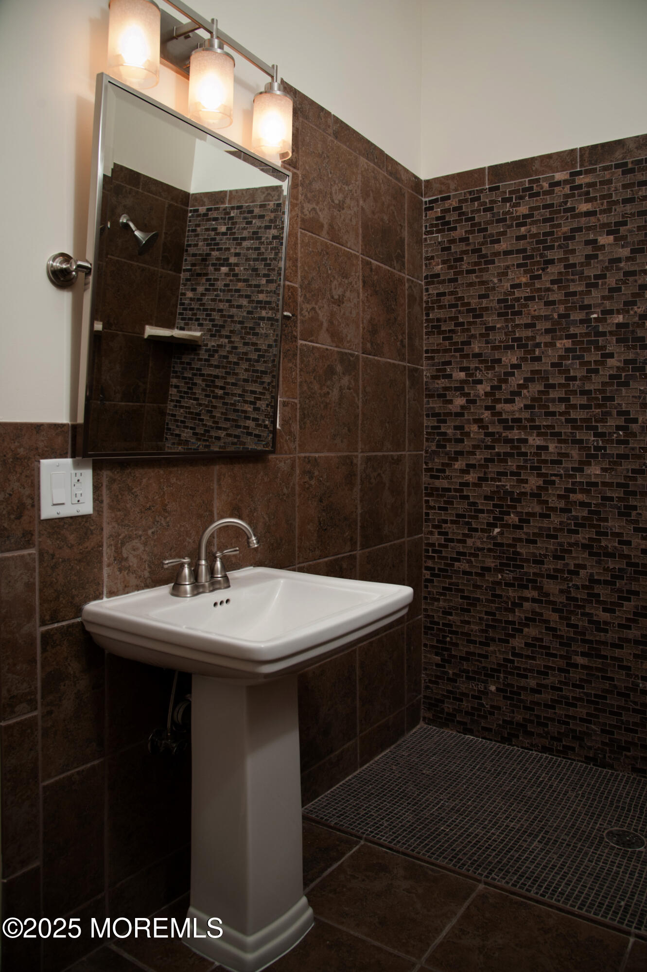 550 Cookman Avenue 221