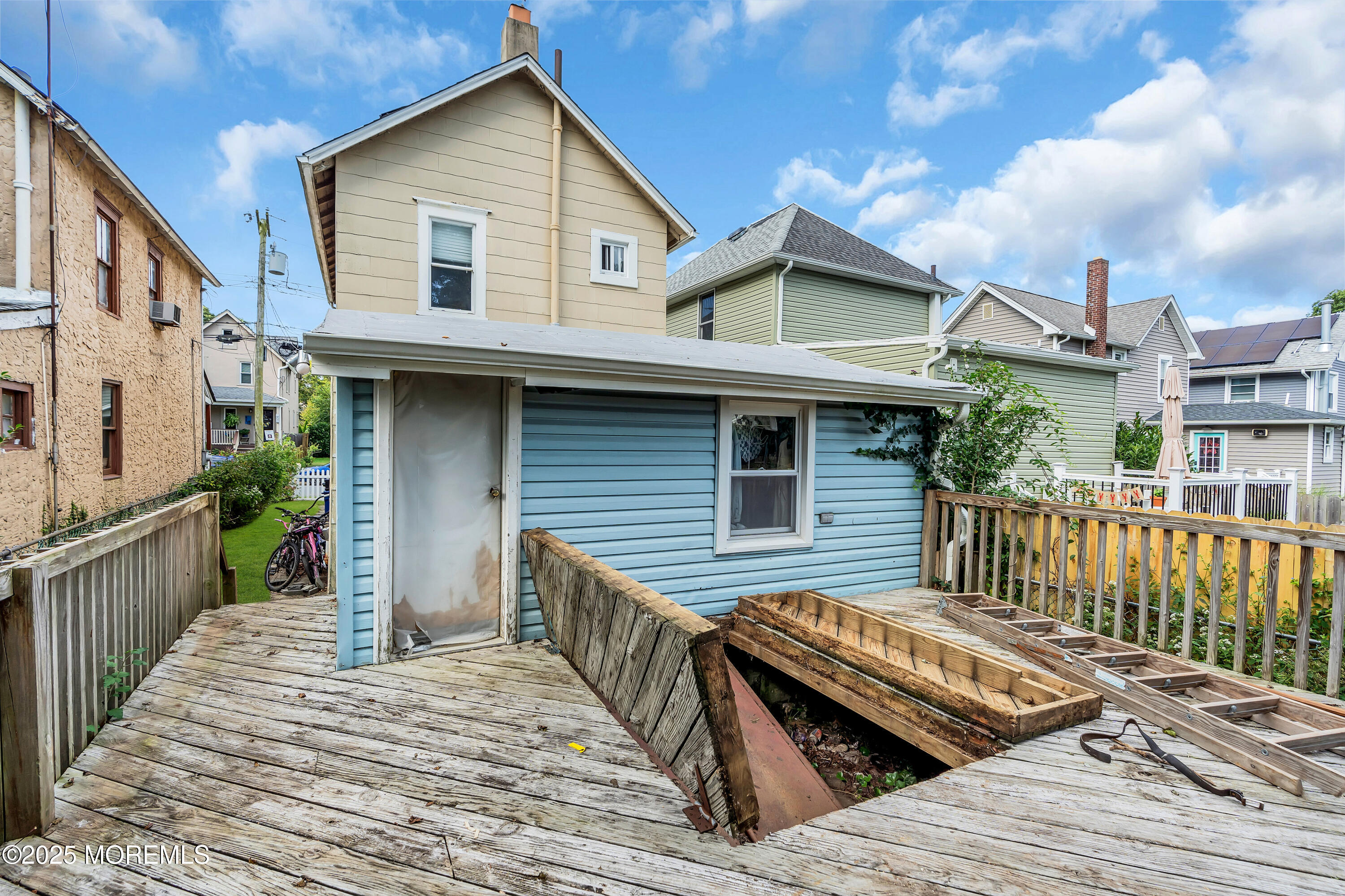 826 Dunlewy Street