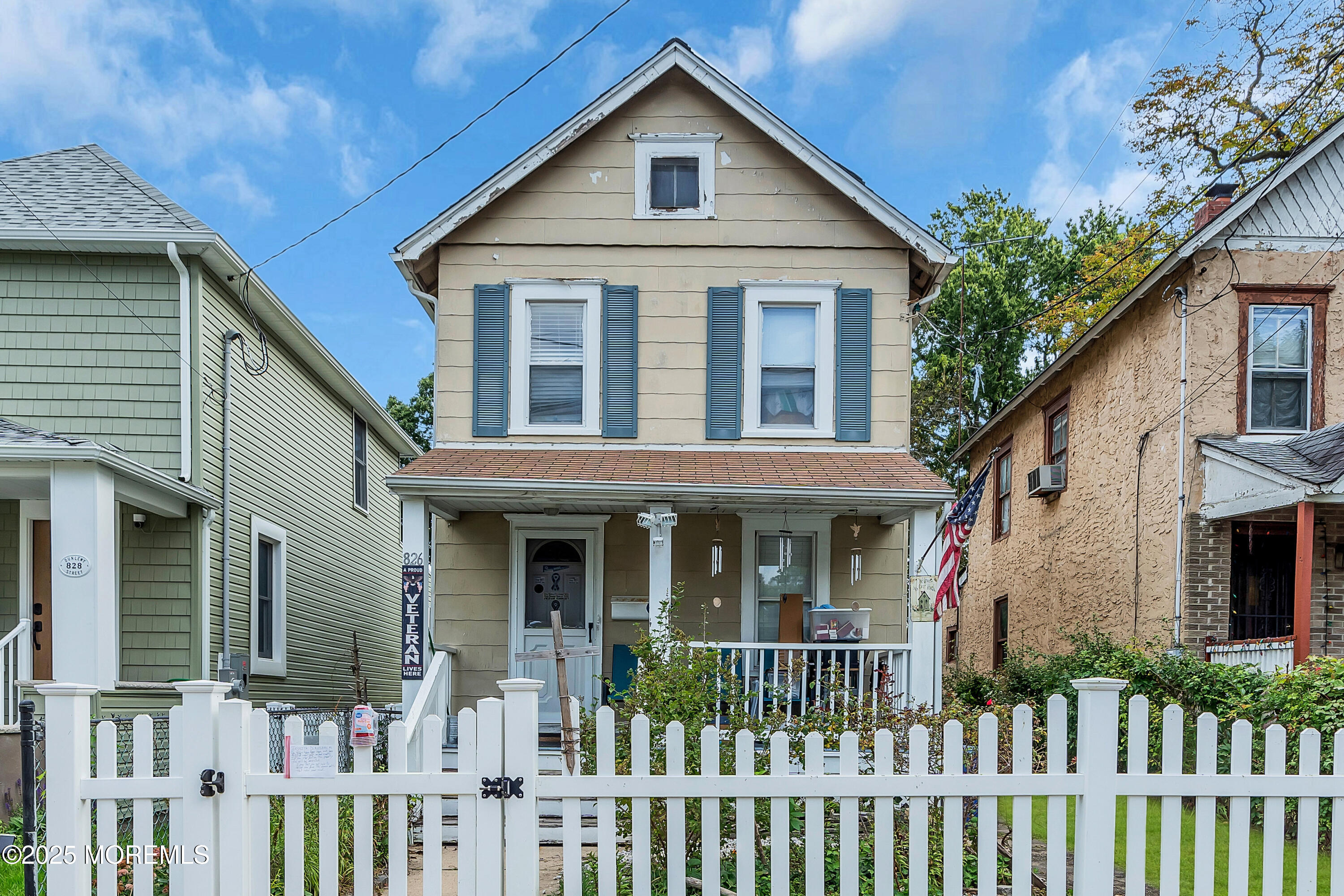 826 Dunlewy Street