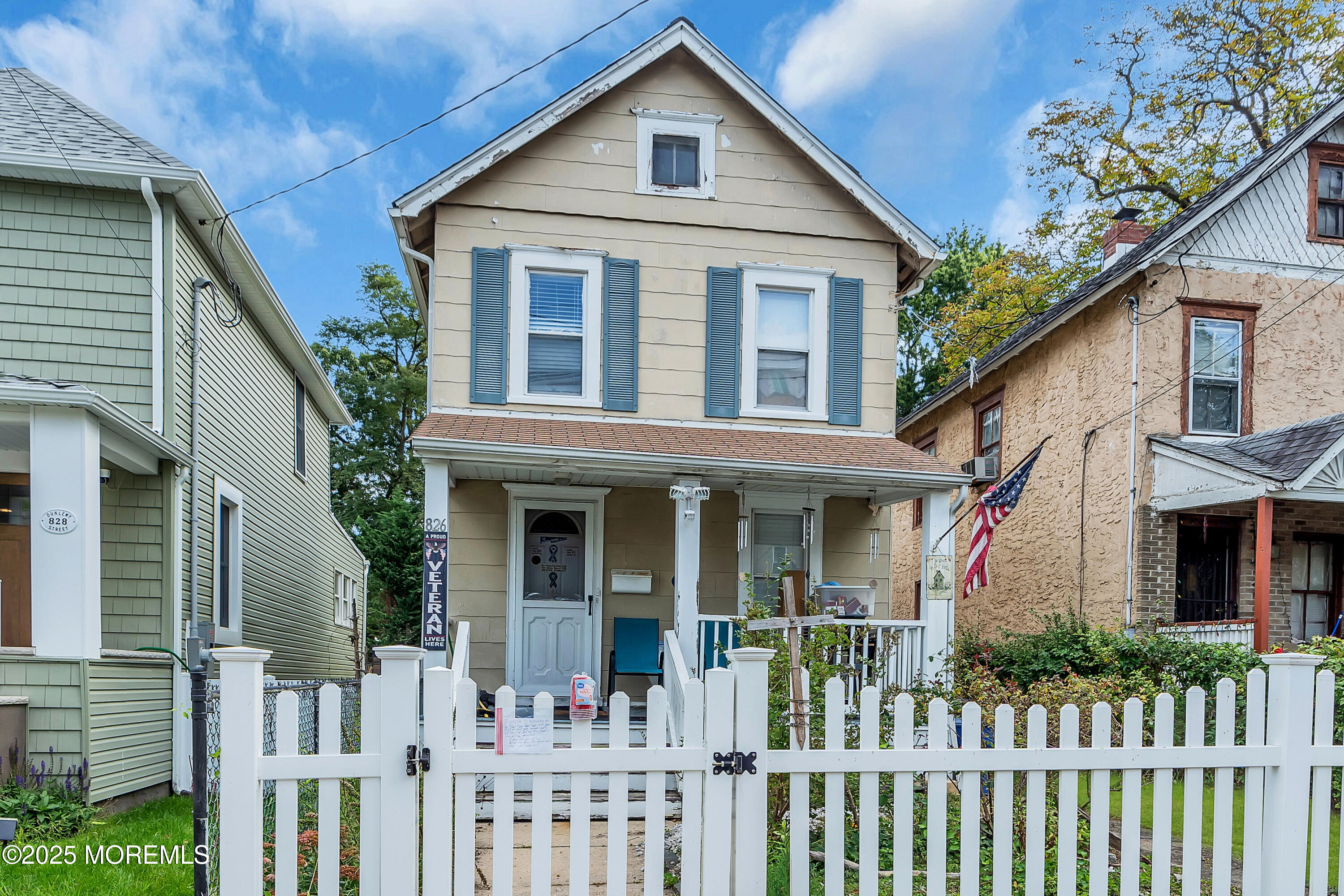 826 Dunlewy Street