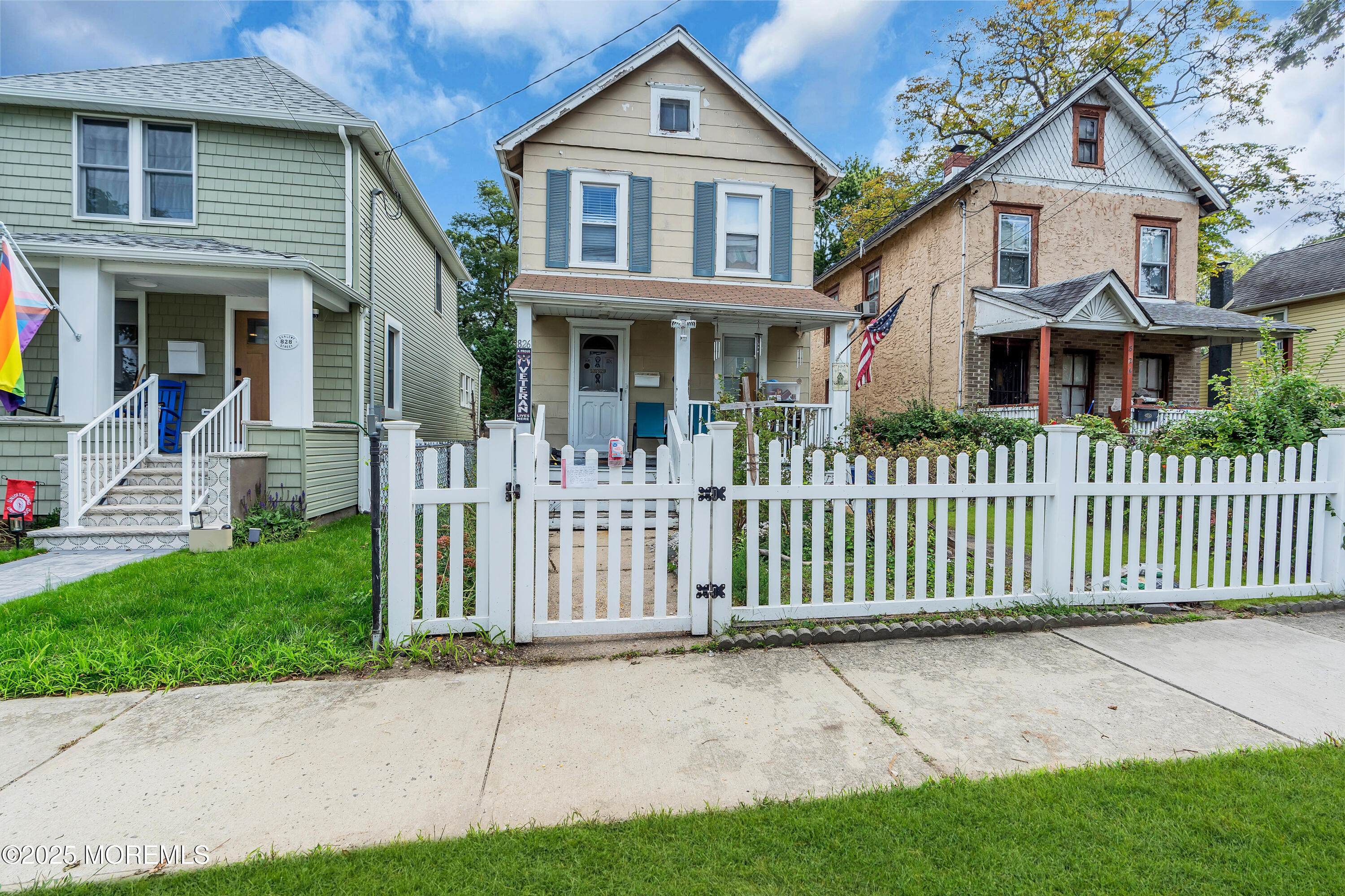 826 Dunlewy Street