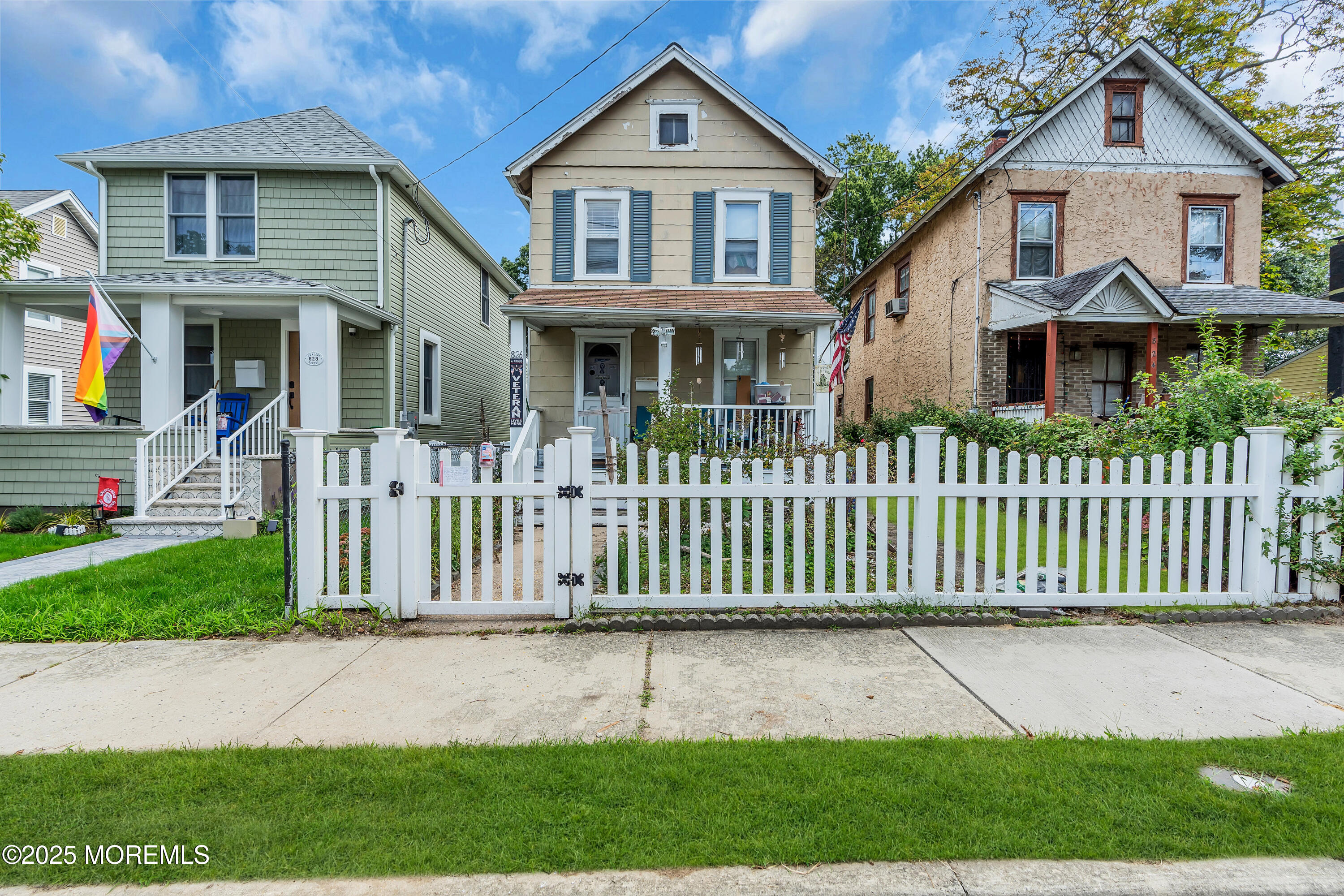 826 Dunlewy Street