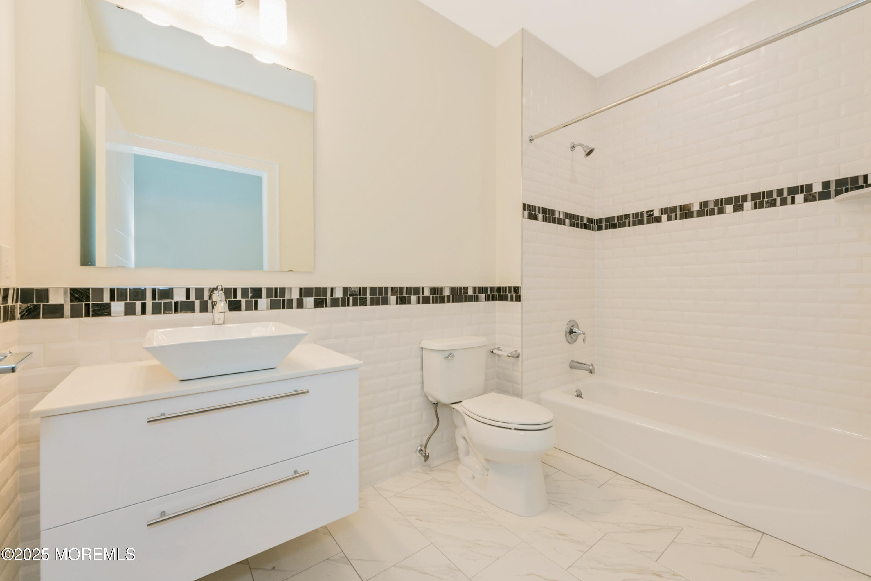 700 Bangs Avenue 402