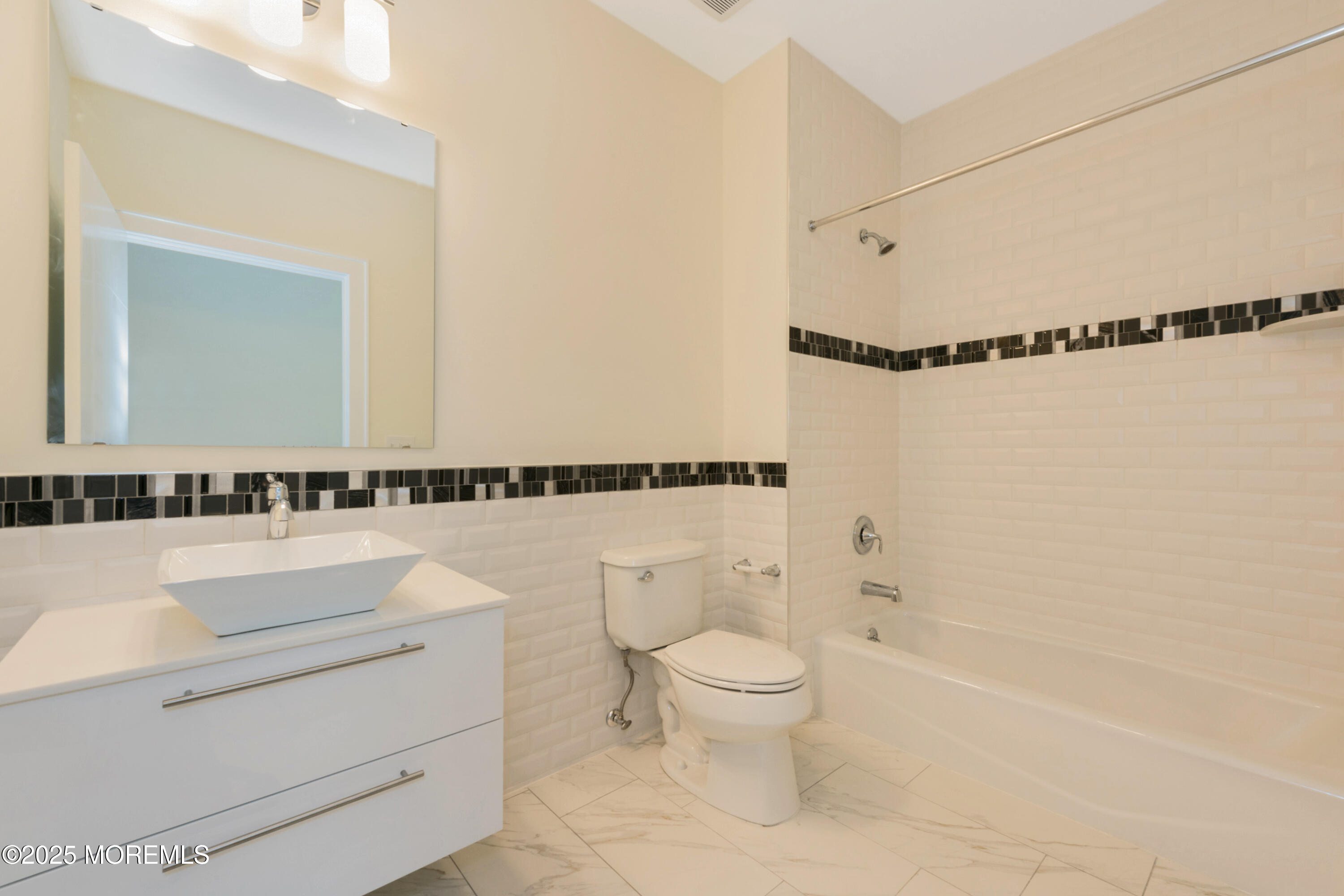 700 Bangs Avenue 302