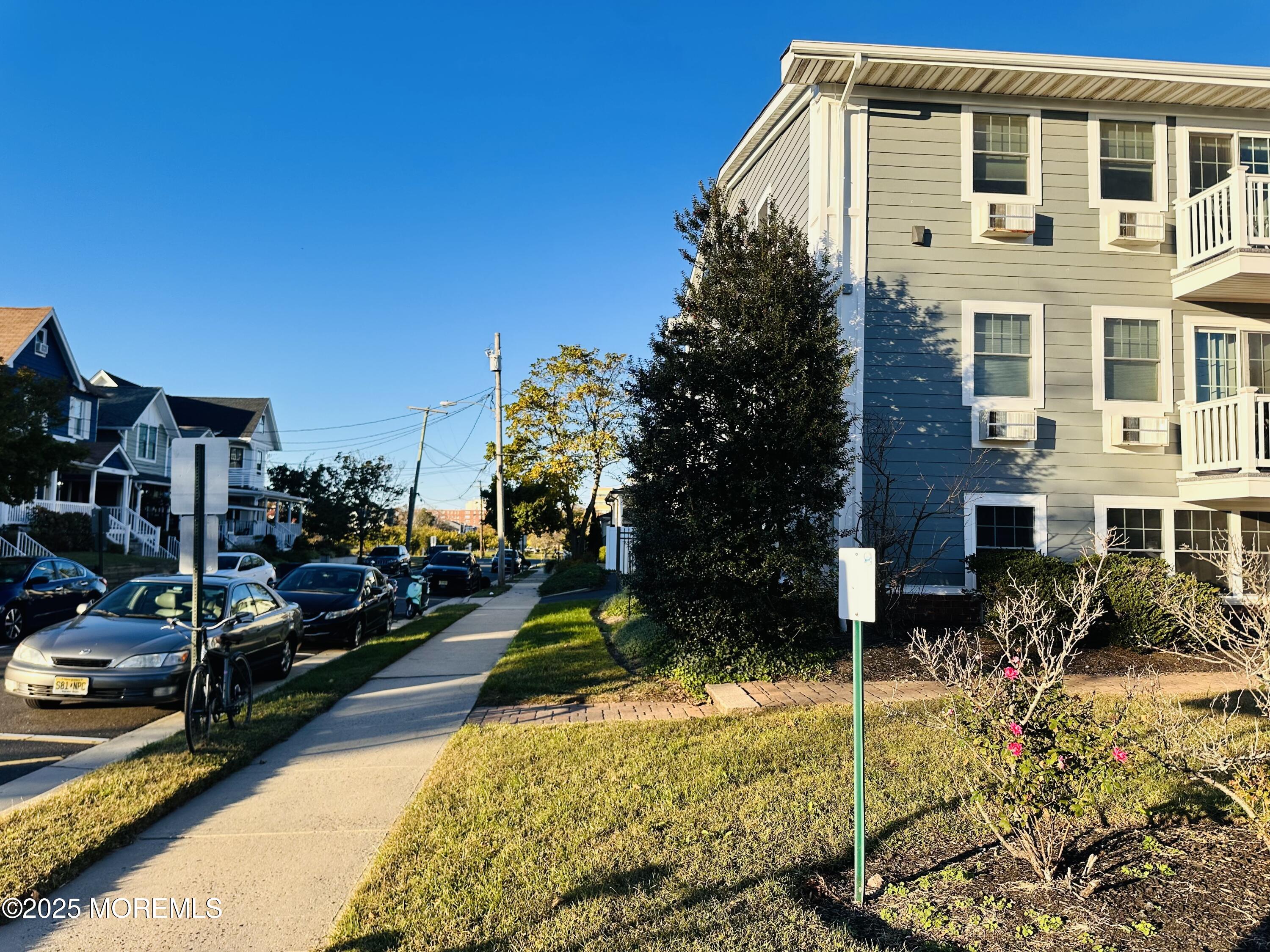 309 4th Avenue, 102
