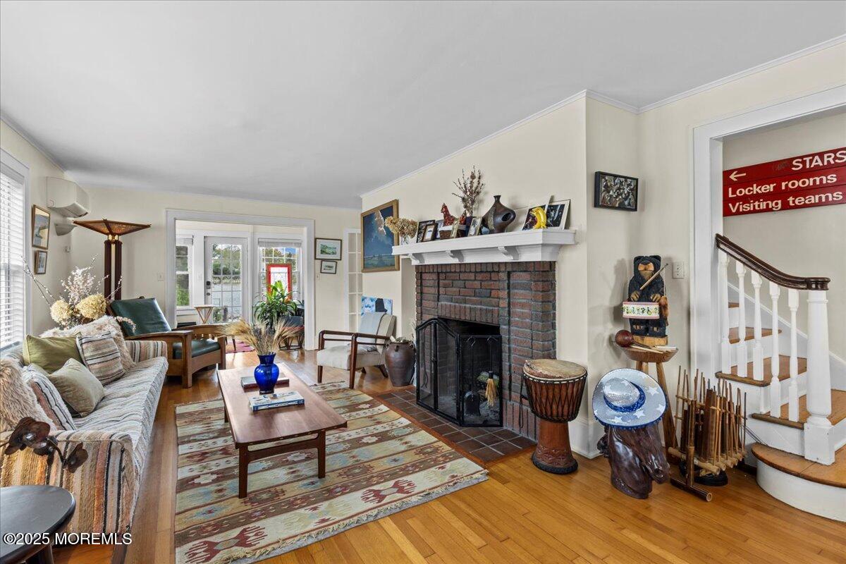 1503 Comstock Street