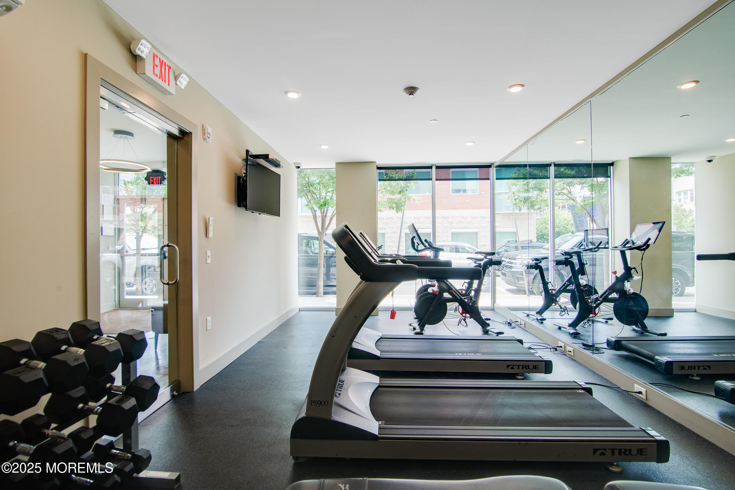 700 Bangs Avenue 408