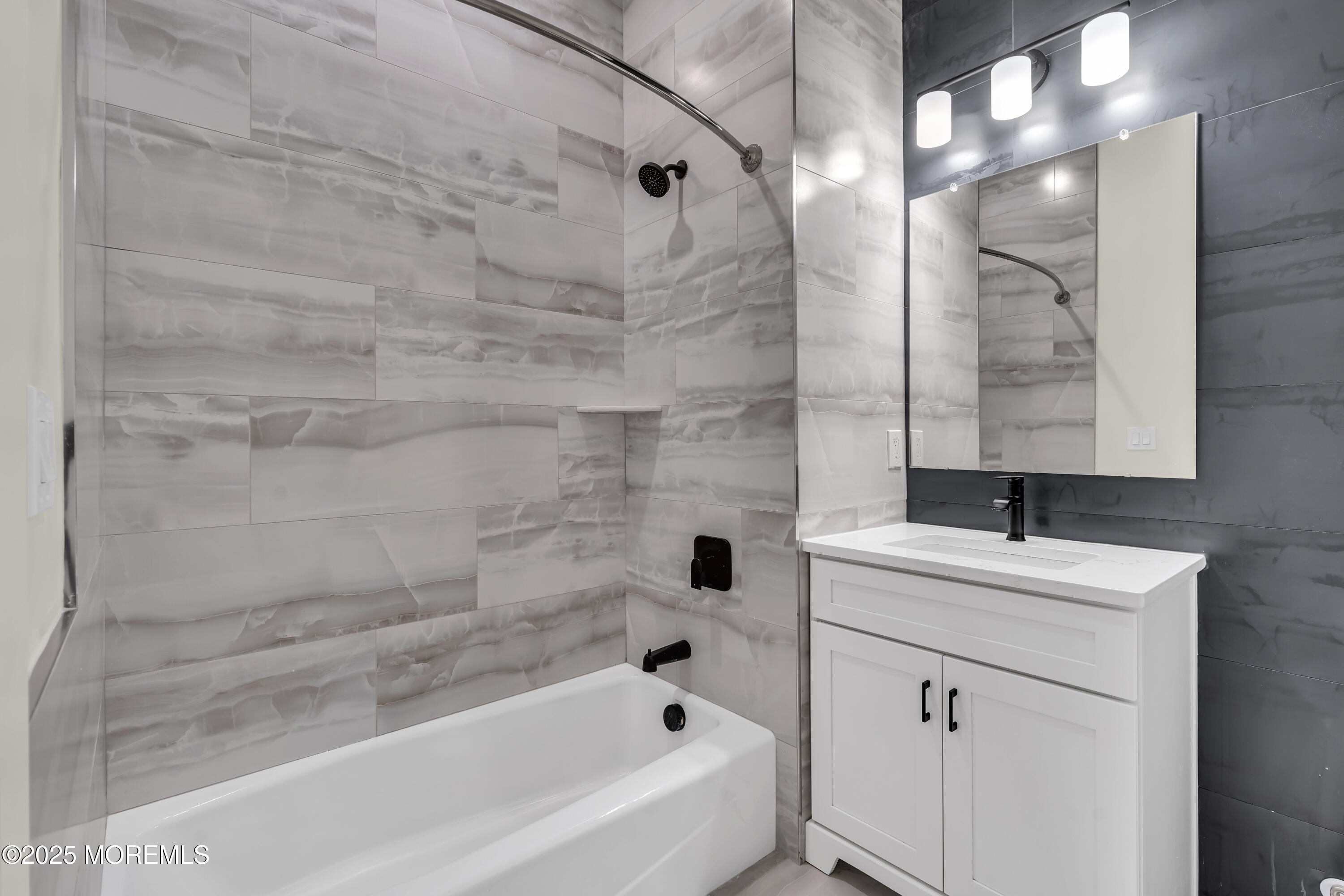 527 Bangs Avenue 308