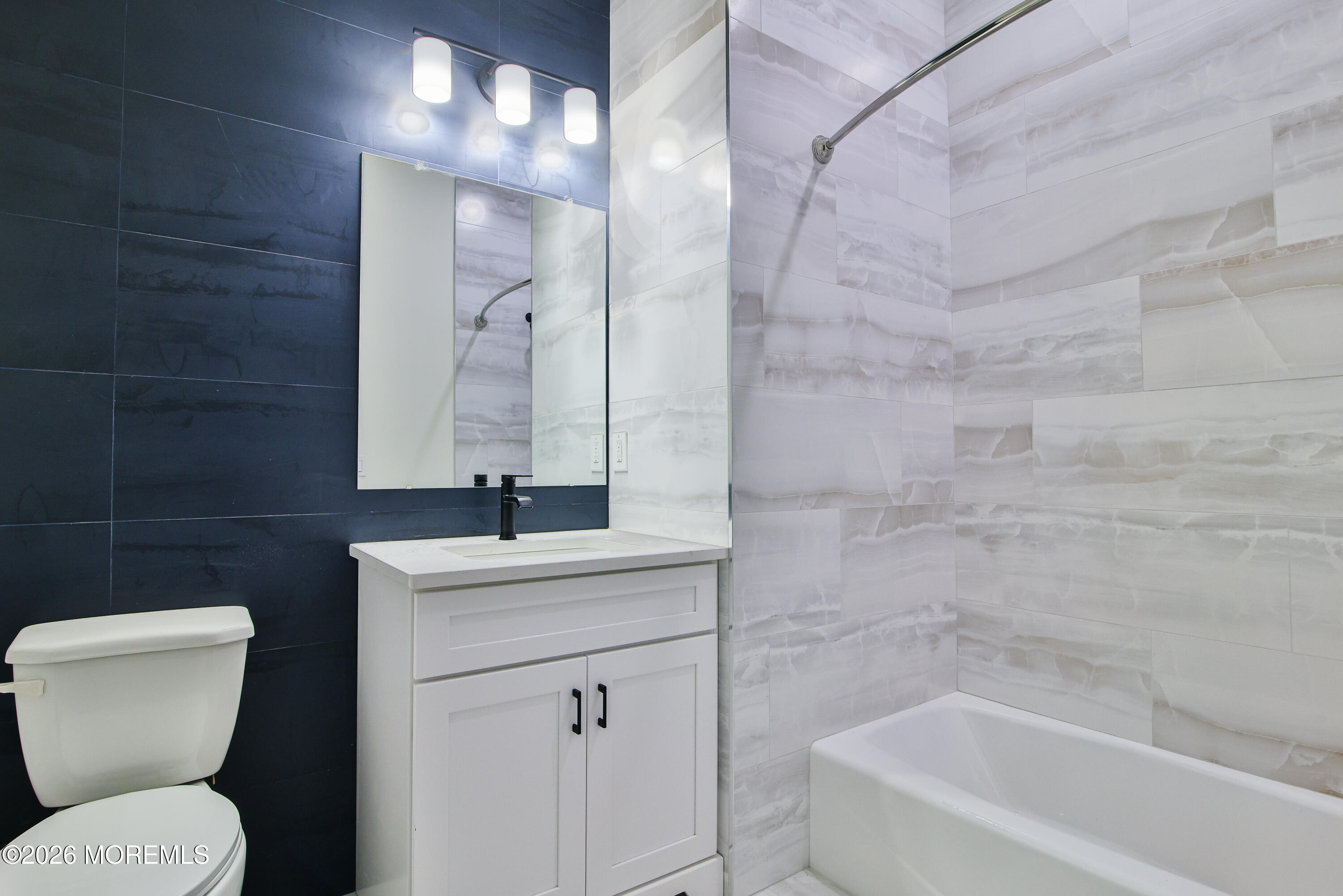 527 Bangs Avenue 208