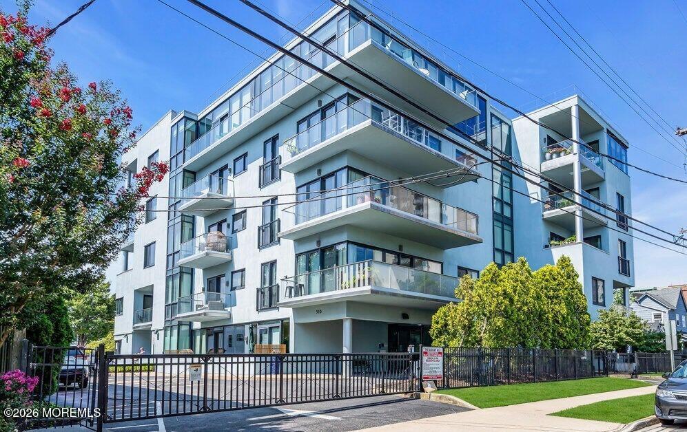 510 Monroe Avenue 401