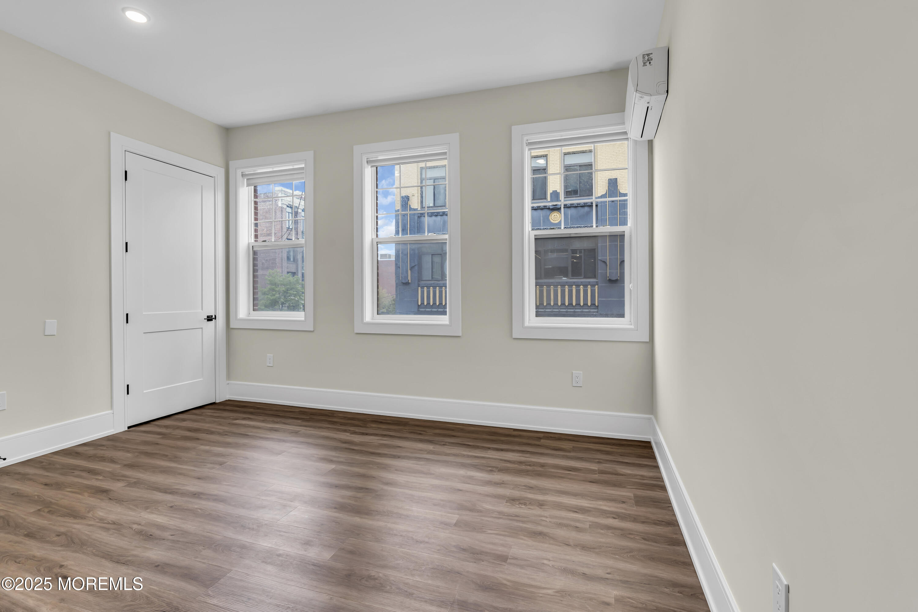 527 Bangs Avenue 214
