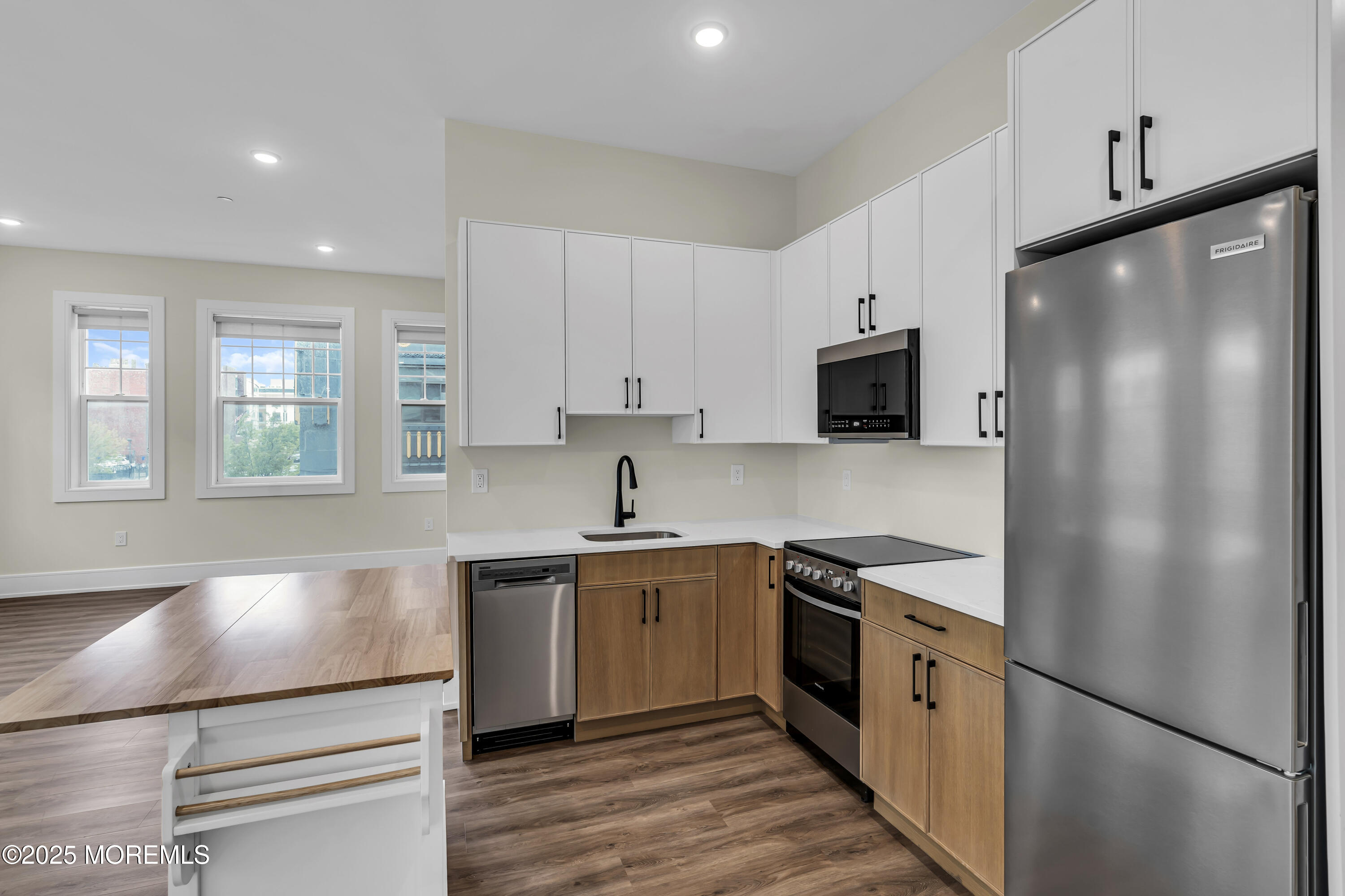 527 Bangs Avenue 214