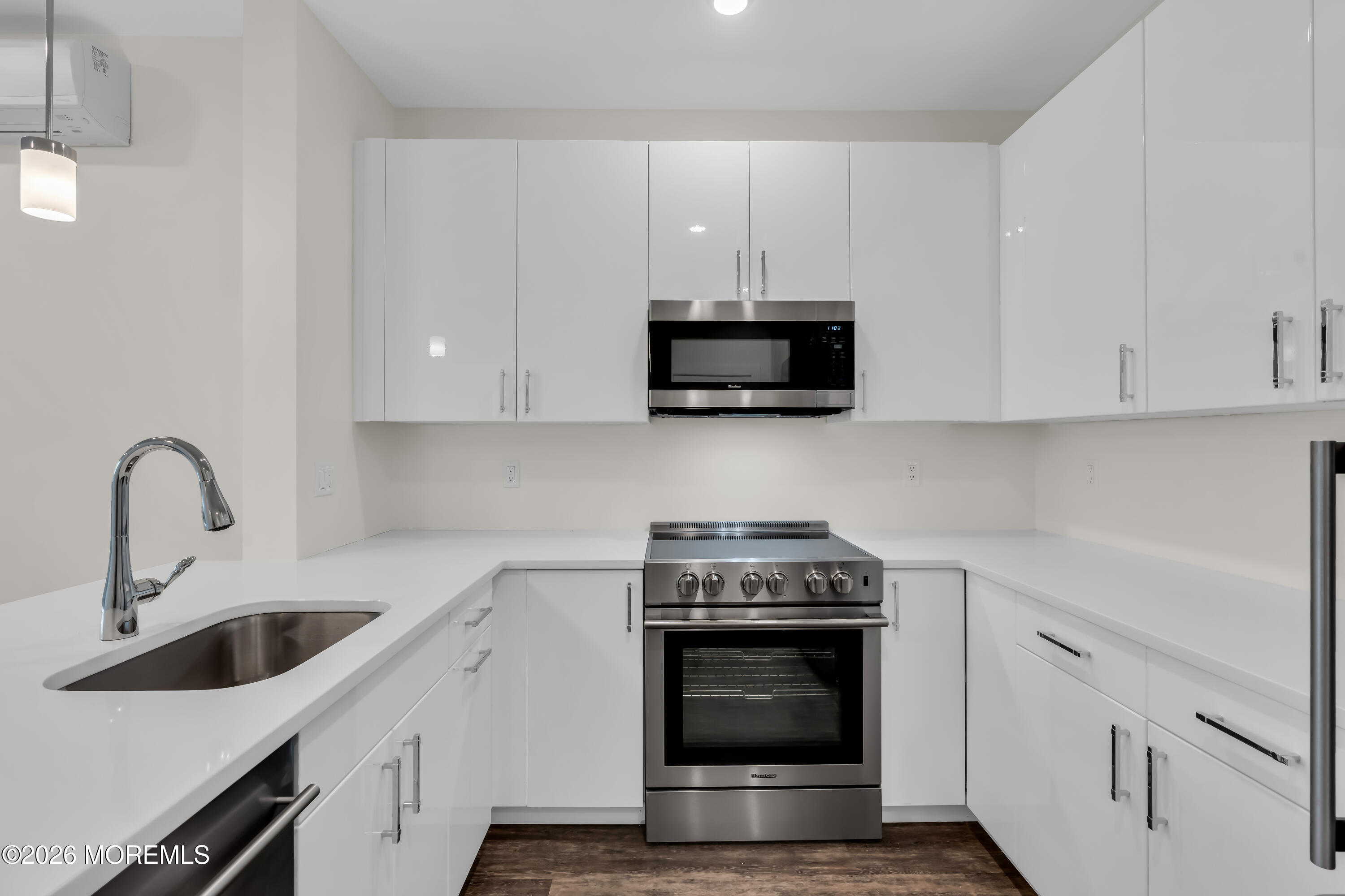 521 Lake Avenue 315