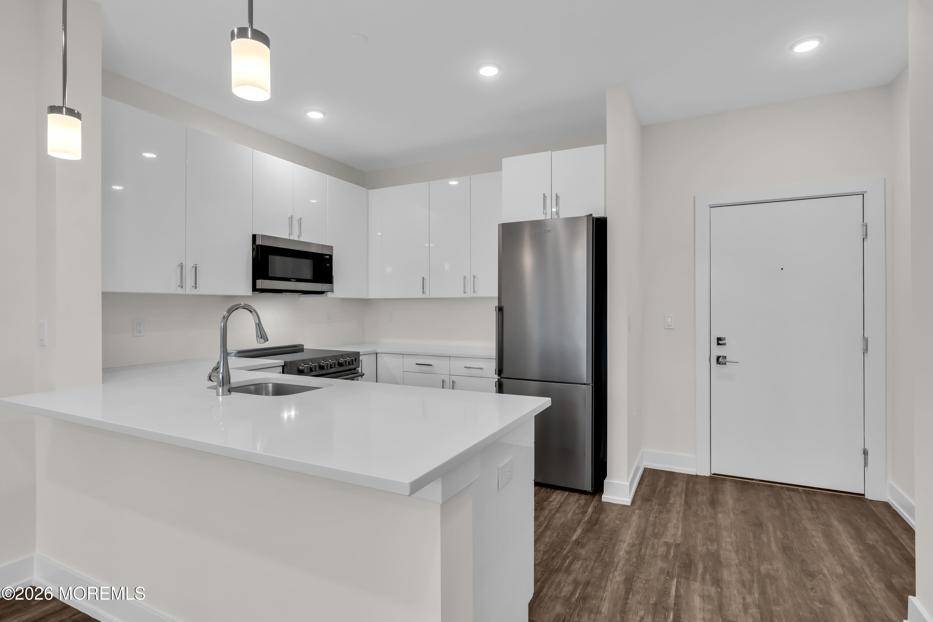 521 Lake Avenue 315