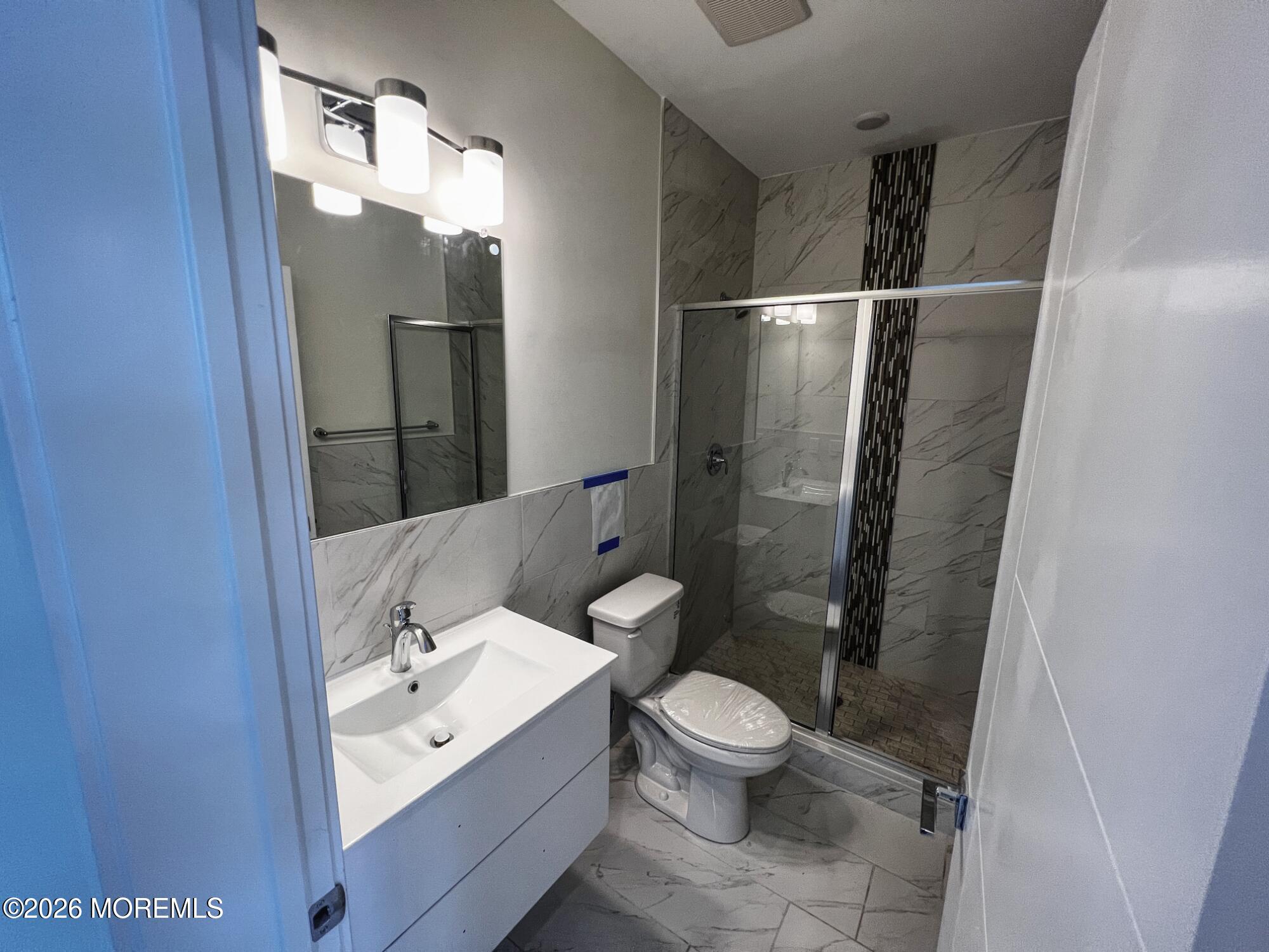 521 Lake Avenue 201