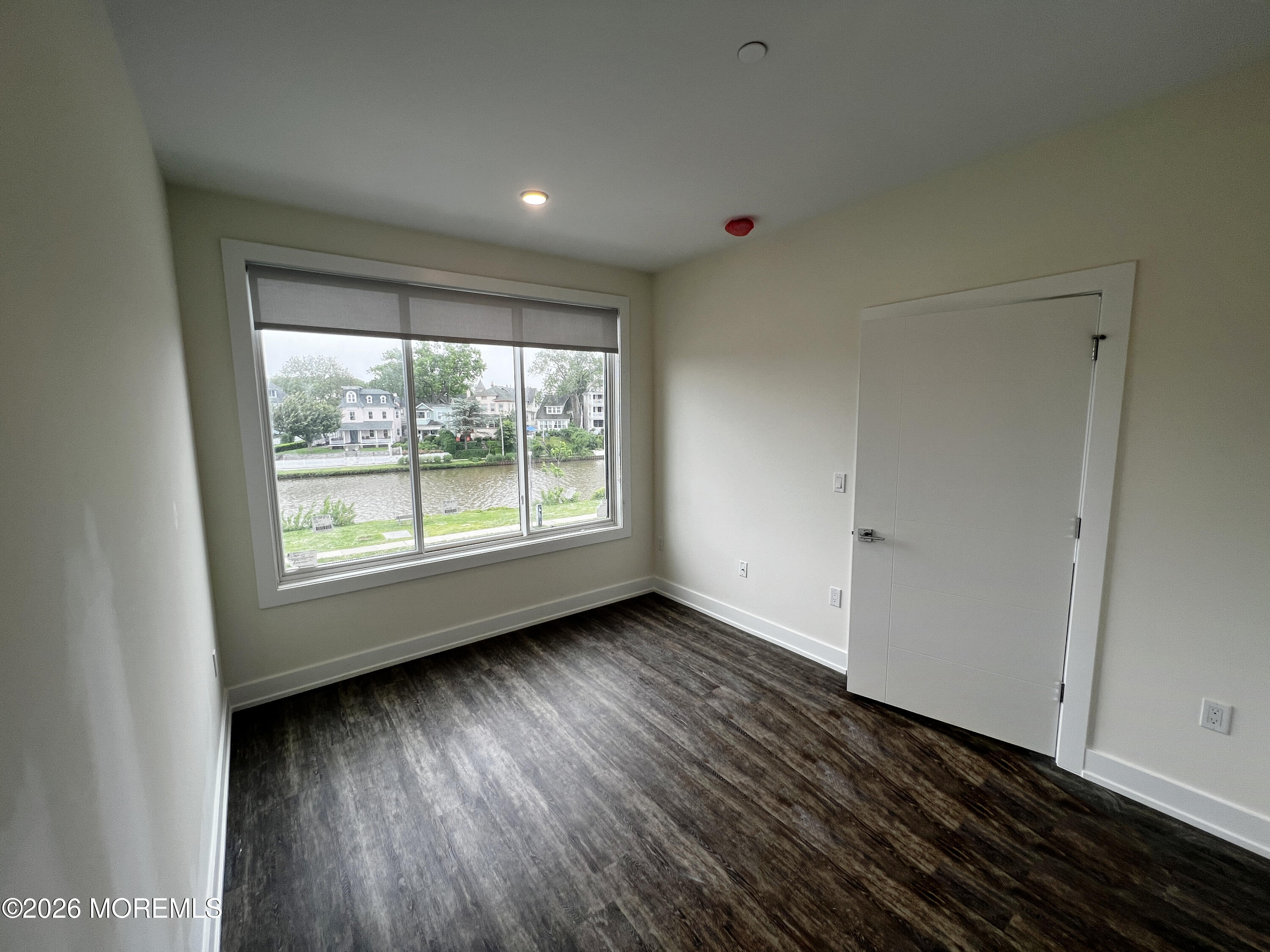 521 Lake Avenue 201