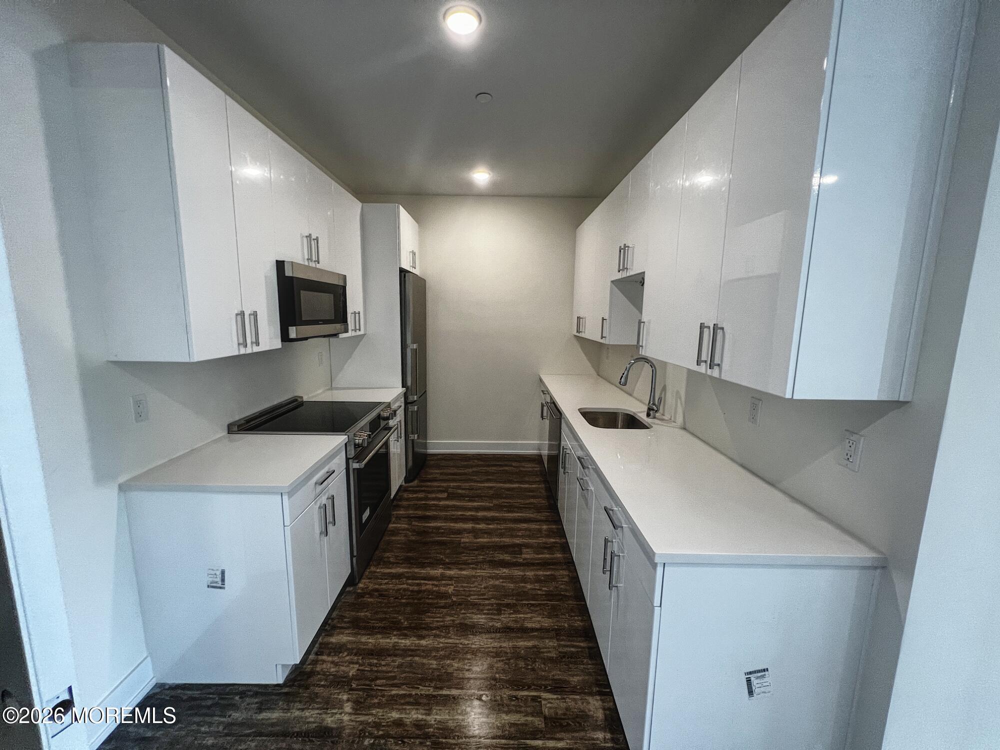 521 Lake Avenue 201