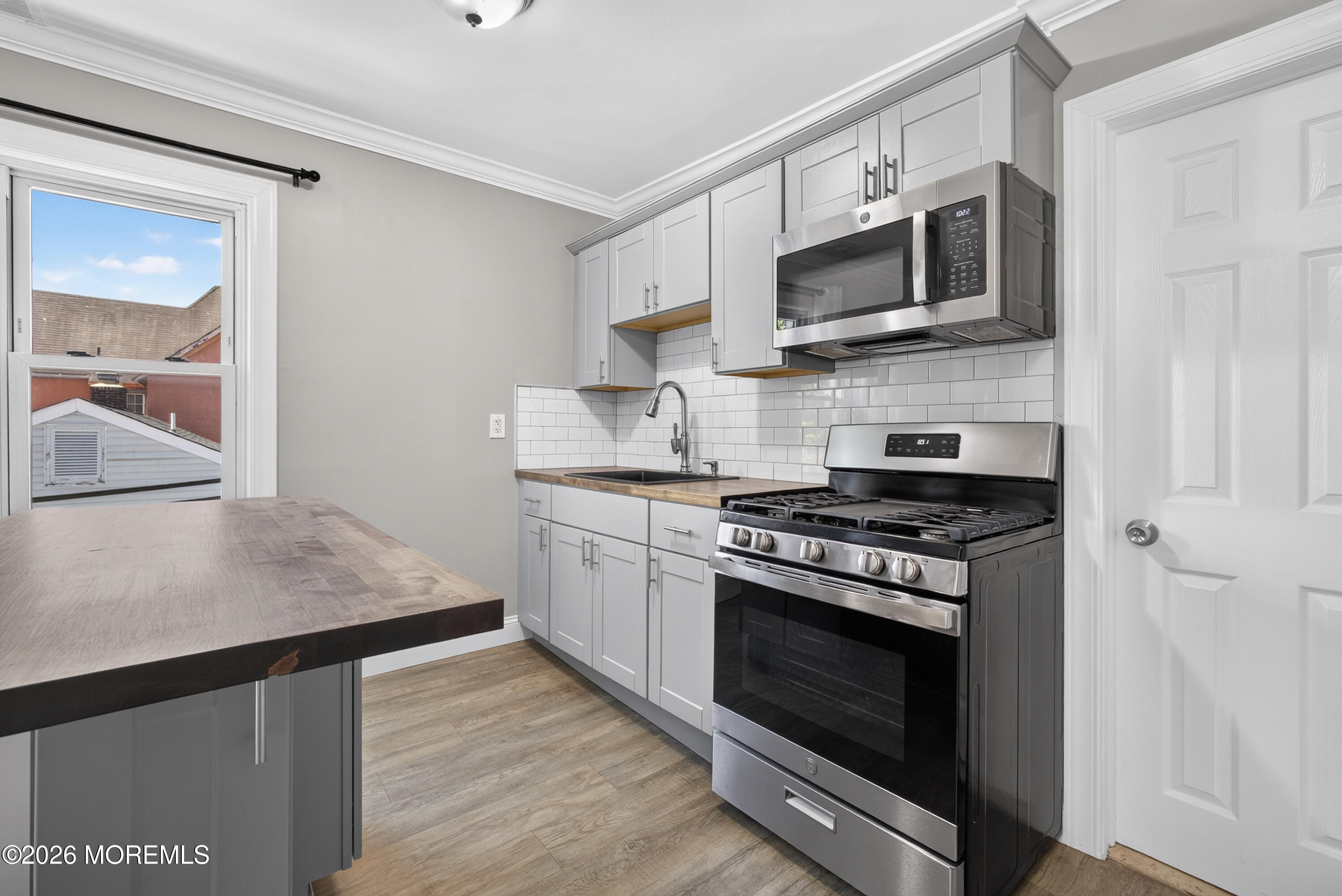 907 Bond Street 2