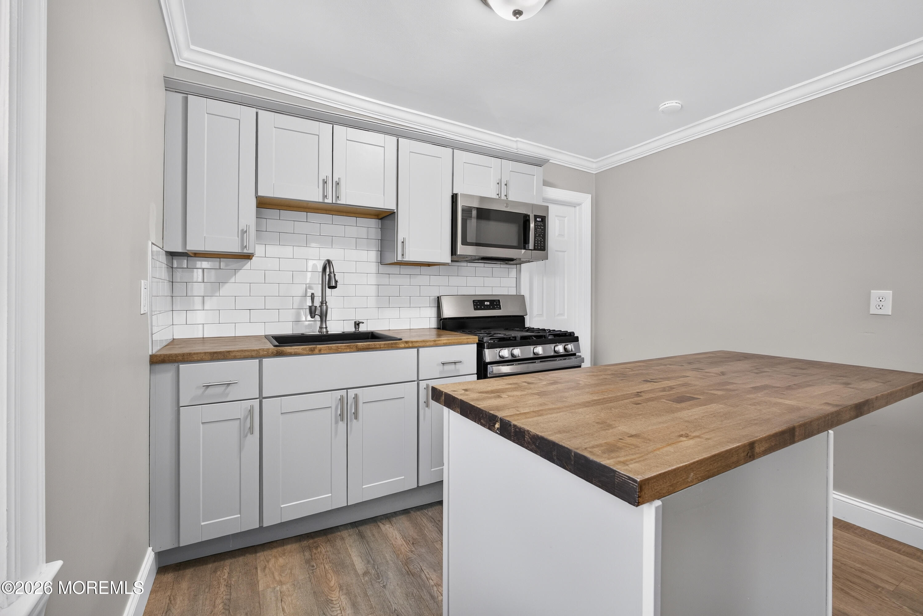 907 Bond Street 2