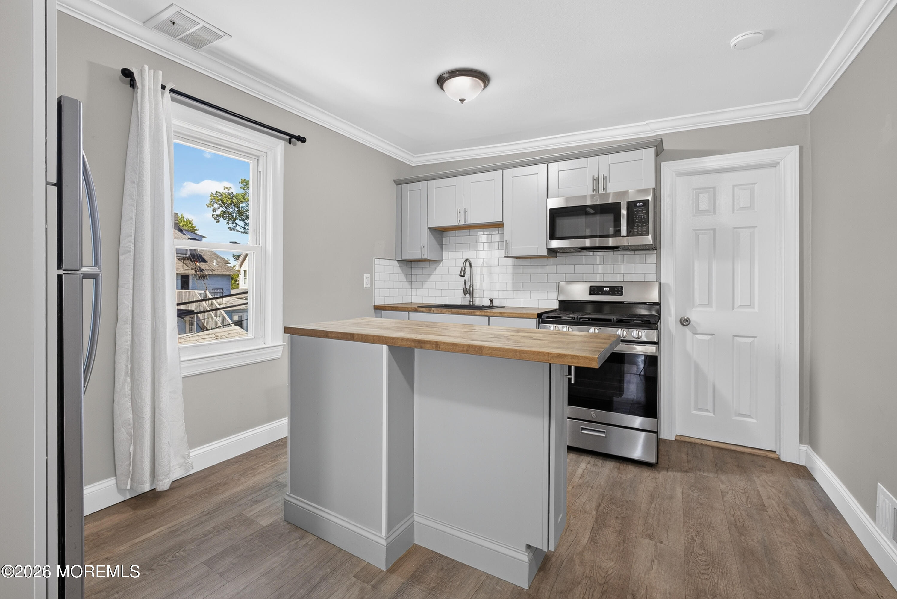 907 Bond Street 2