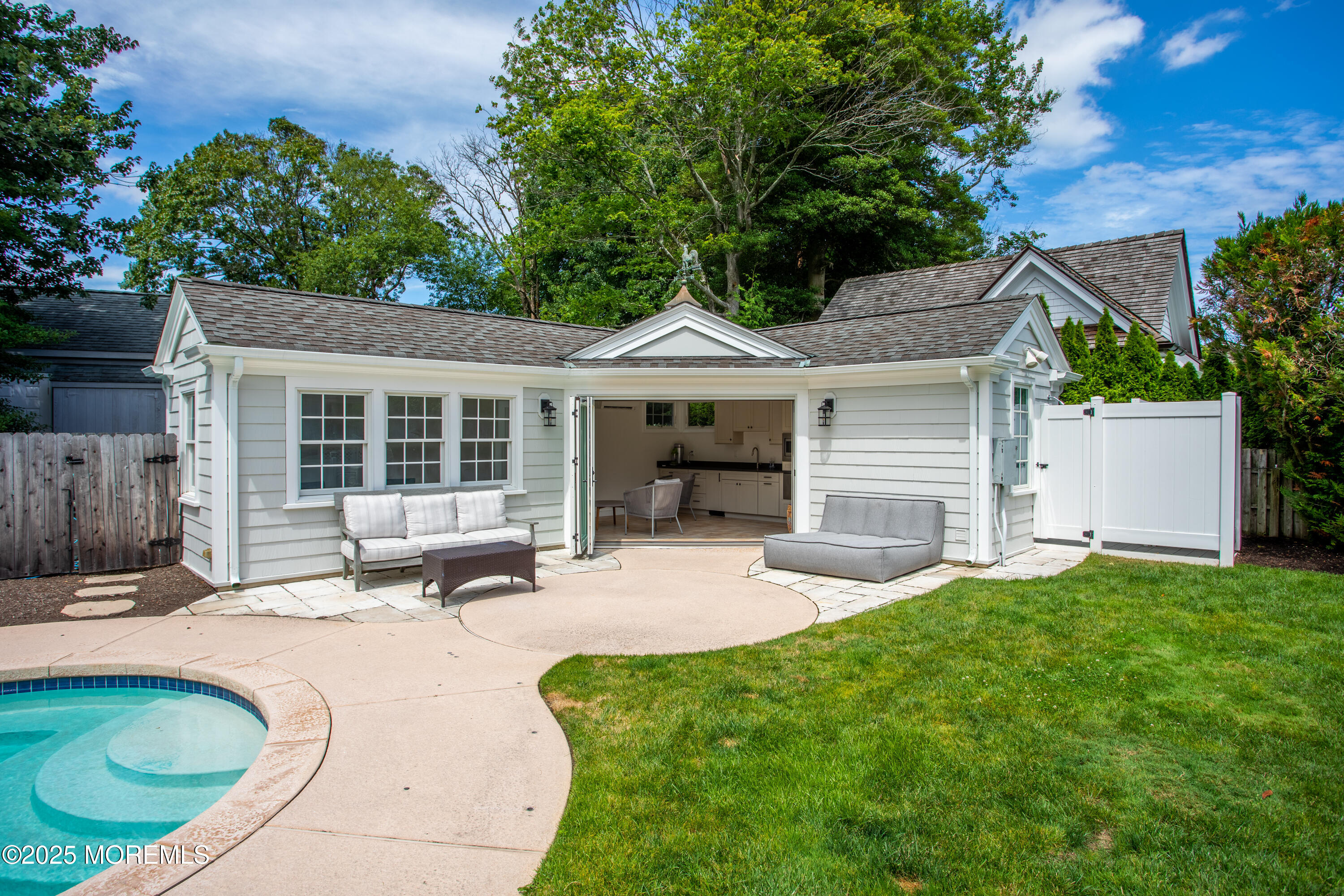 38 Vroom Avenue