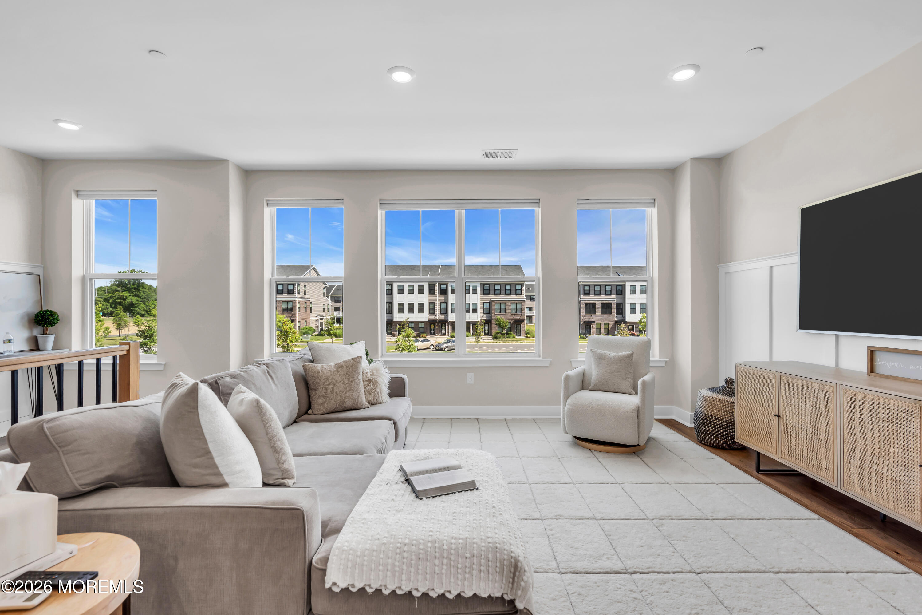 22 Midway Road S